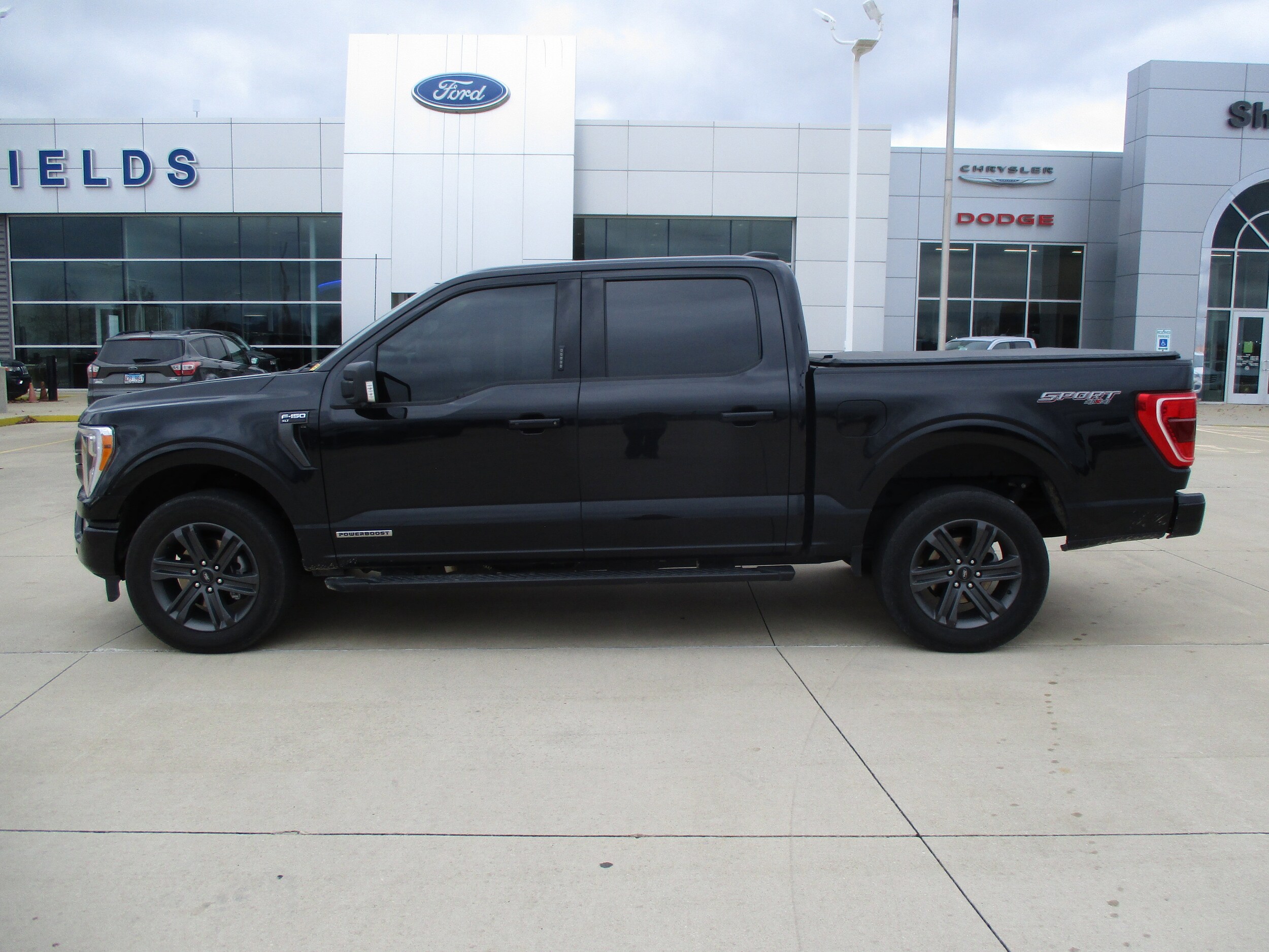 2023 Ford F-150 XLT photo 2