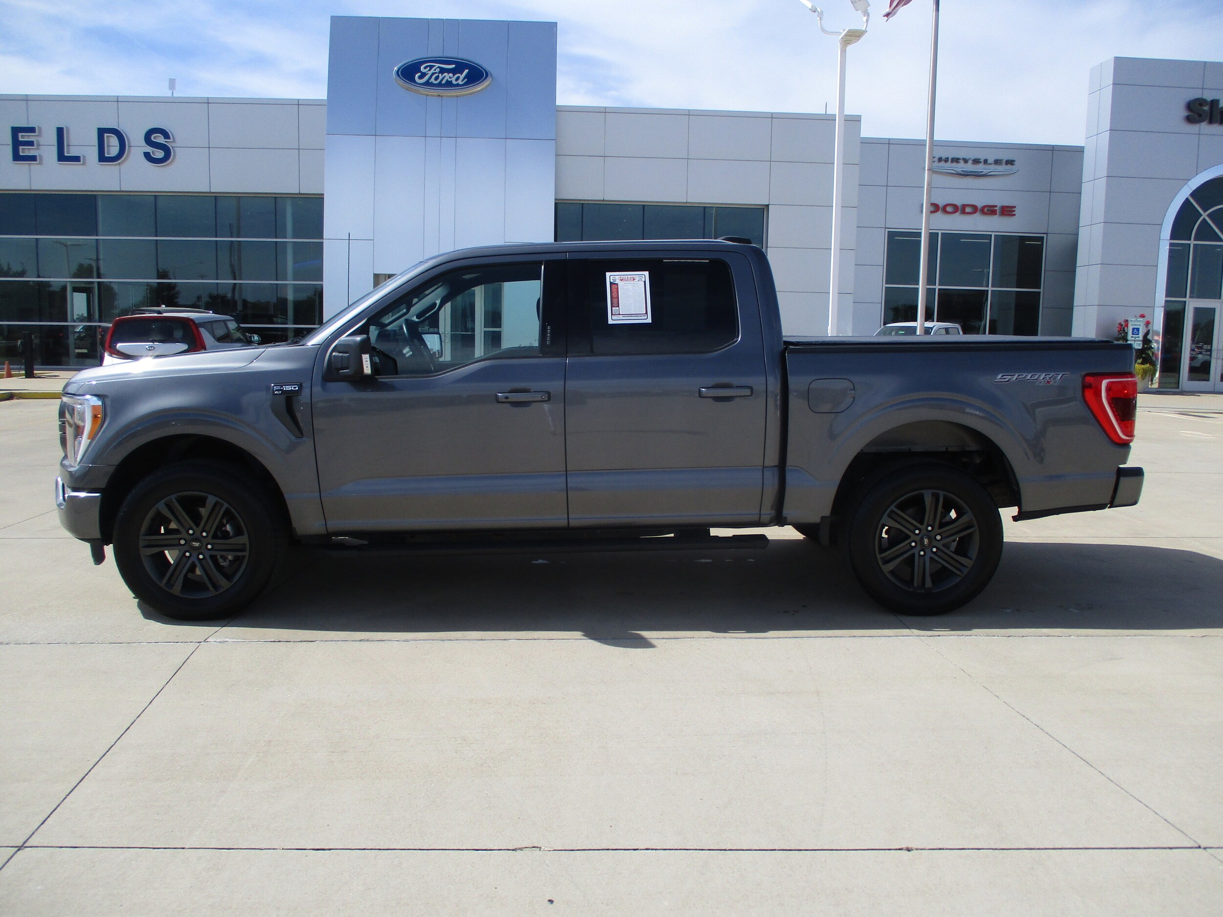2022 Ford F-150 XLT photo 2