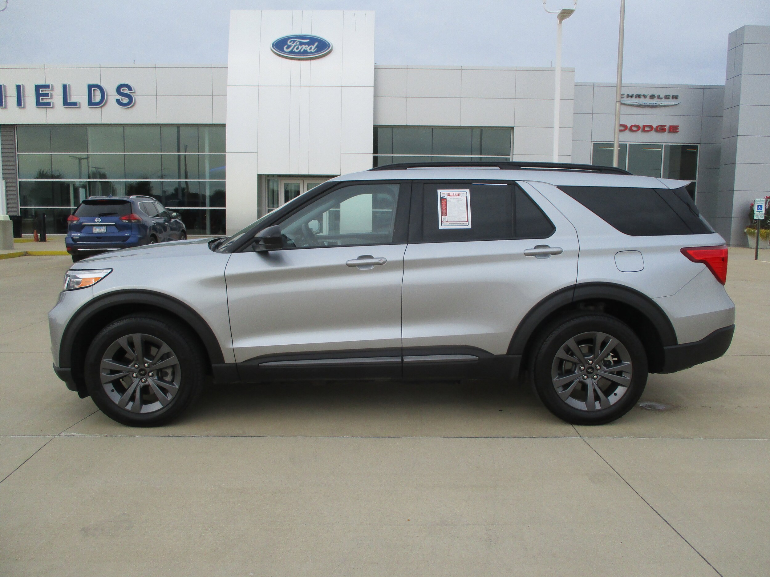 2024 Ford Explorer XLT photo 2