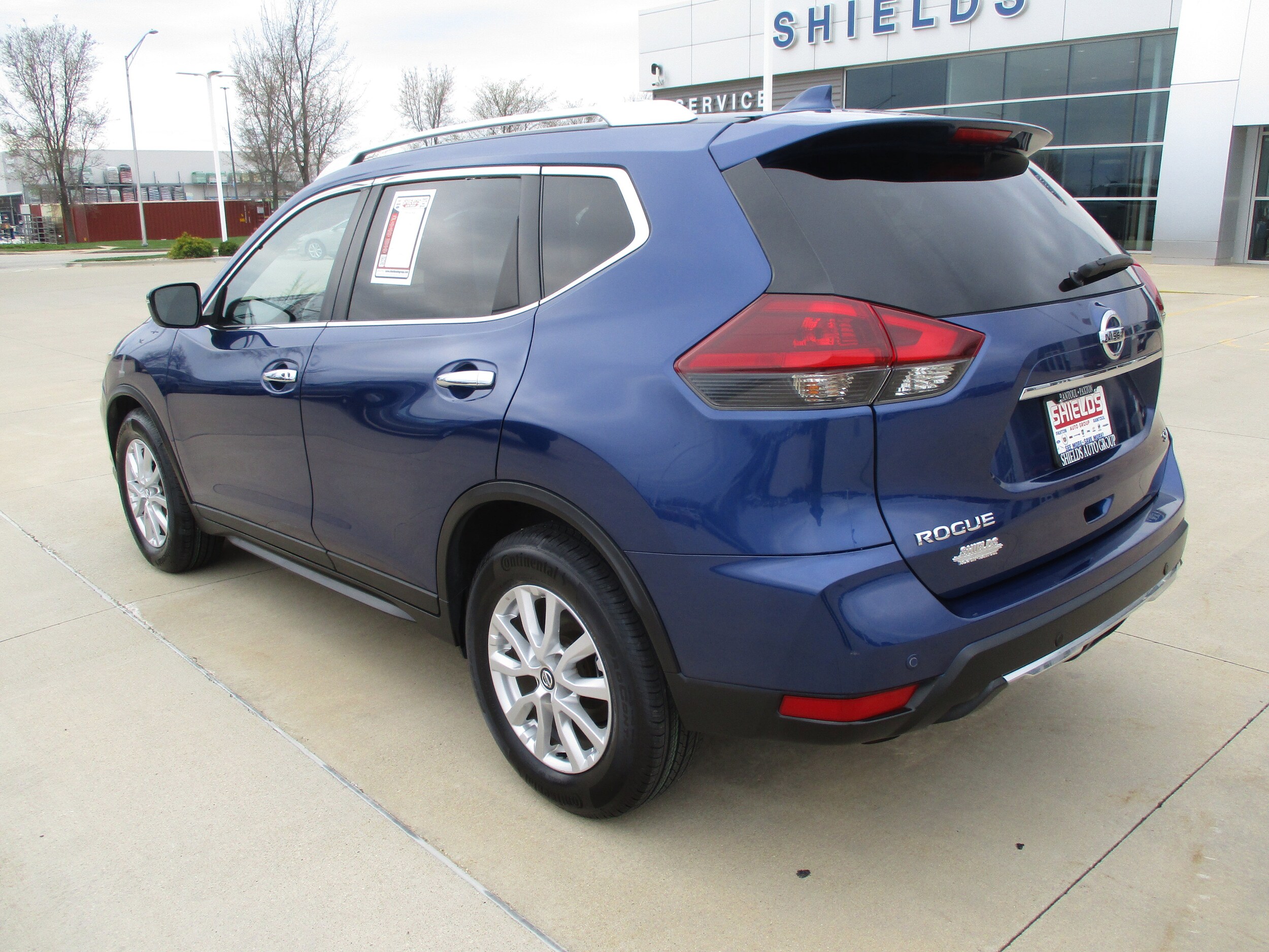 2020 Nissan Rogue SV photo 3