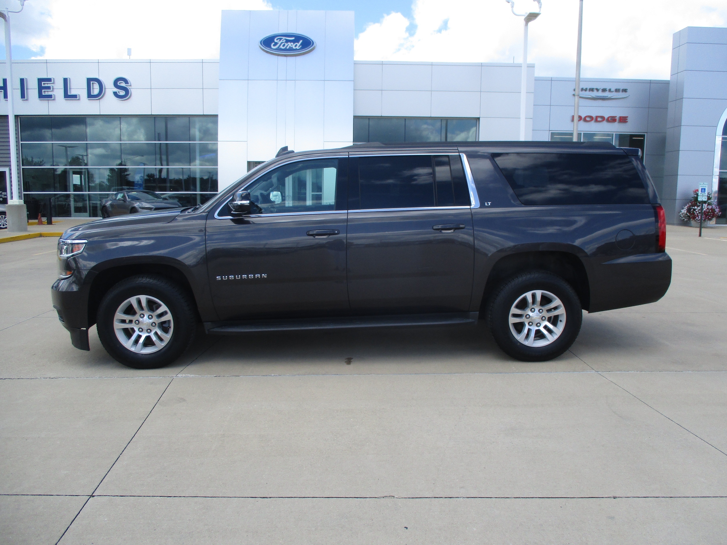 Used 2016 Chevrolet Suburban LT with VIN 1GNSCHKC1GR293197 for sale in Paxton, IL