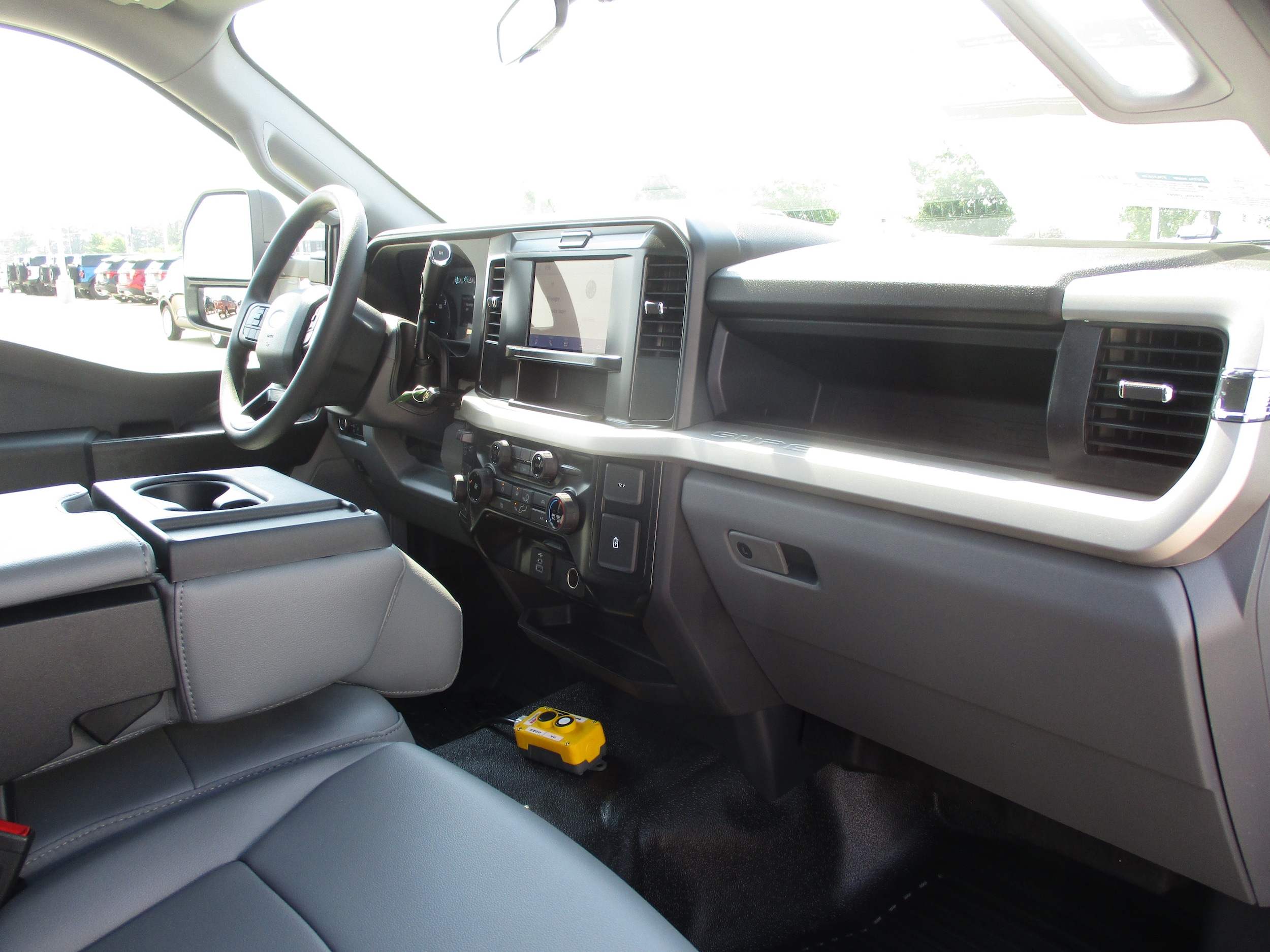 2025 Ford F-350 Super Duty Chassis Cab XL - Photo 37