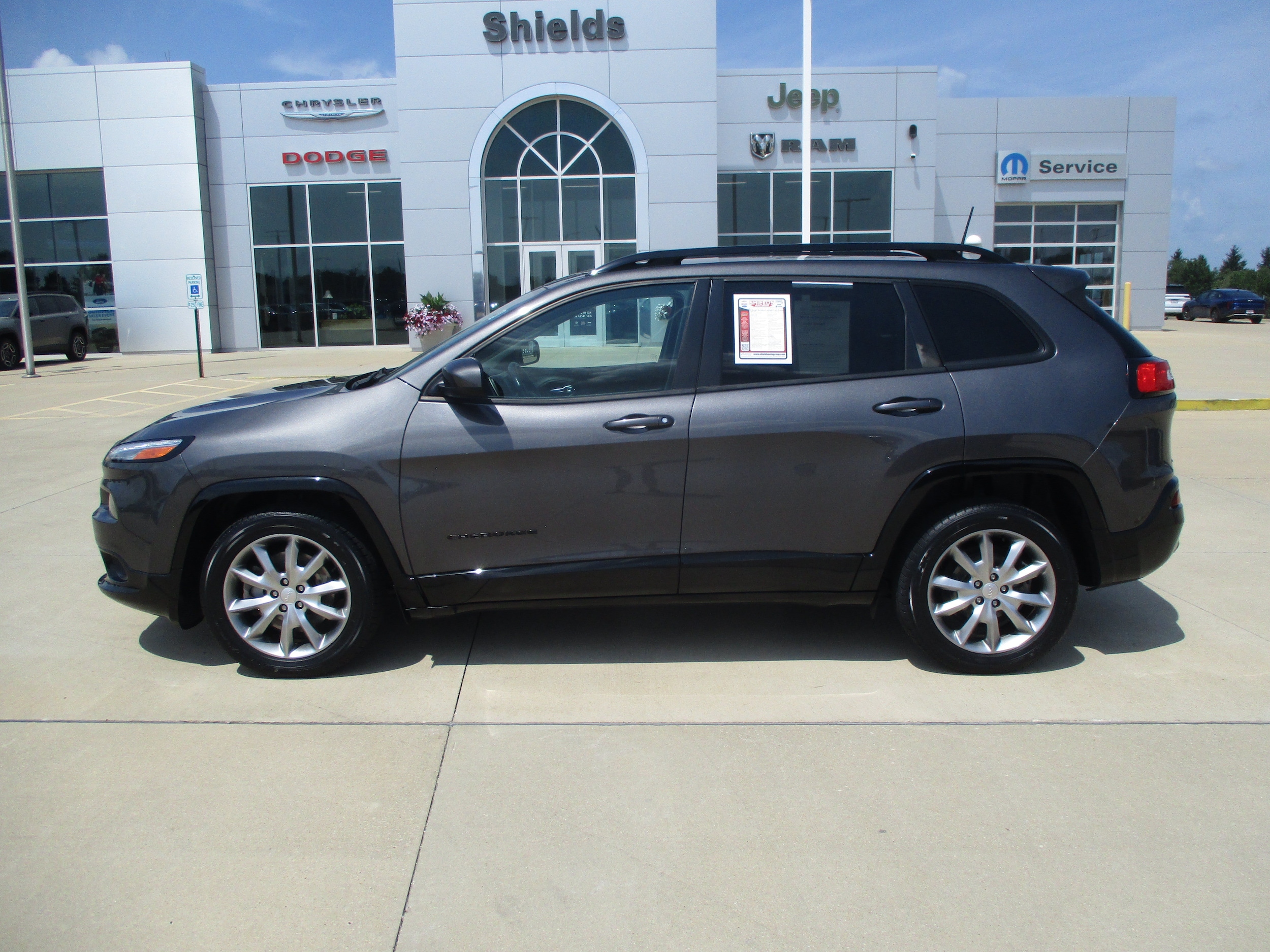 Used 2018 Jeep Cherokee Tech Connect with VIN 1C4PJLCB5JD605507 for sale in Rantoul, IL
