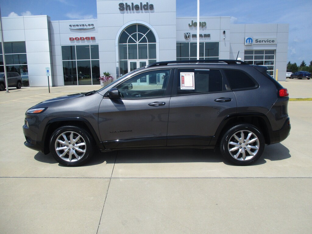 Used 2018 Jeep Cherokee Latitude FWD SUV