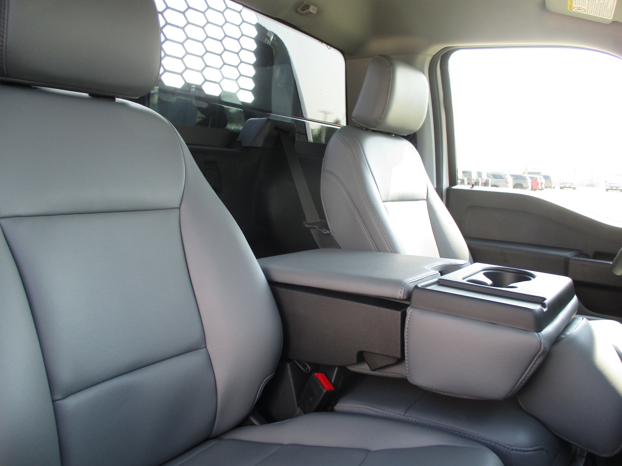 2025 Ford F-350 Super Duty Chassis Cab XL - Photo 38