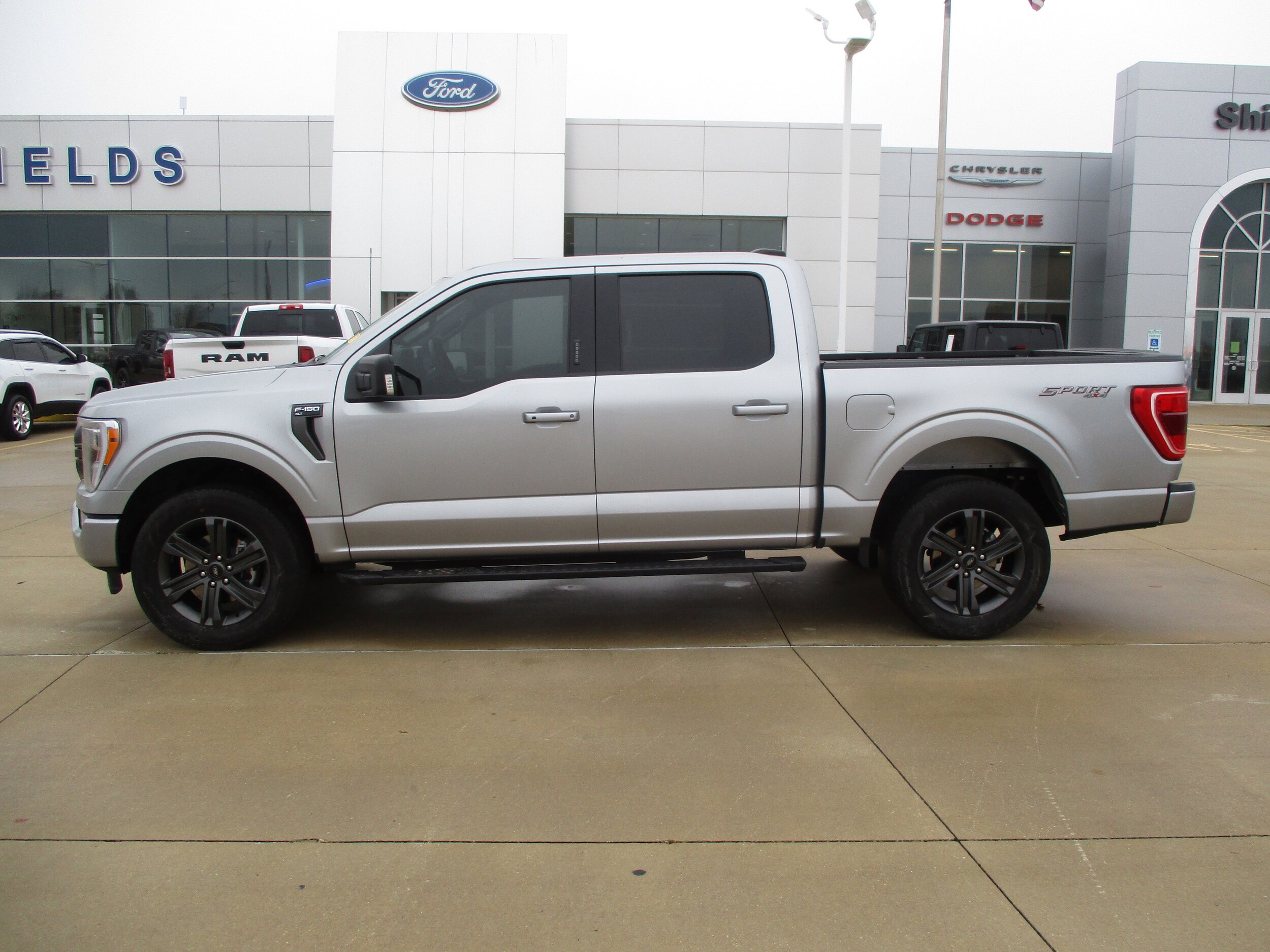 2023 Ford F-150 XLT photo 2