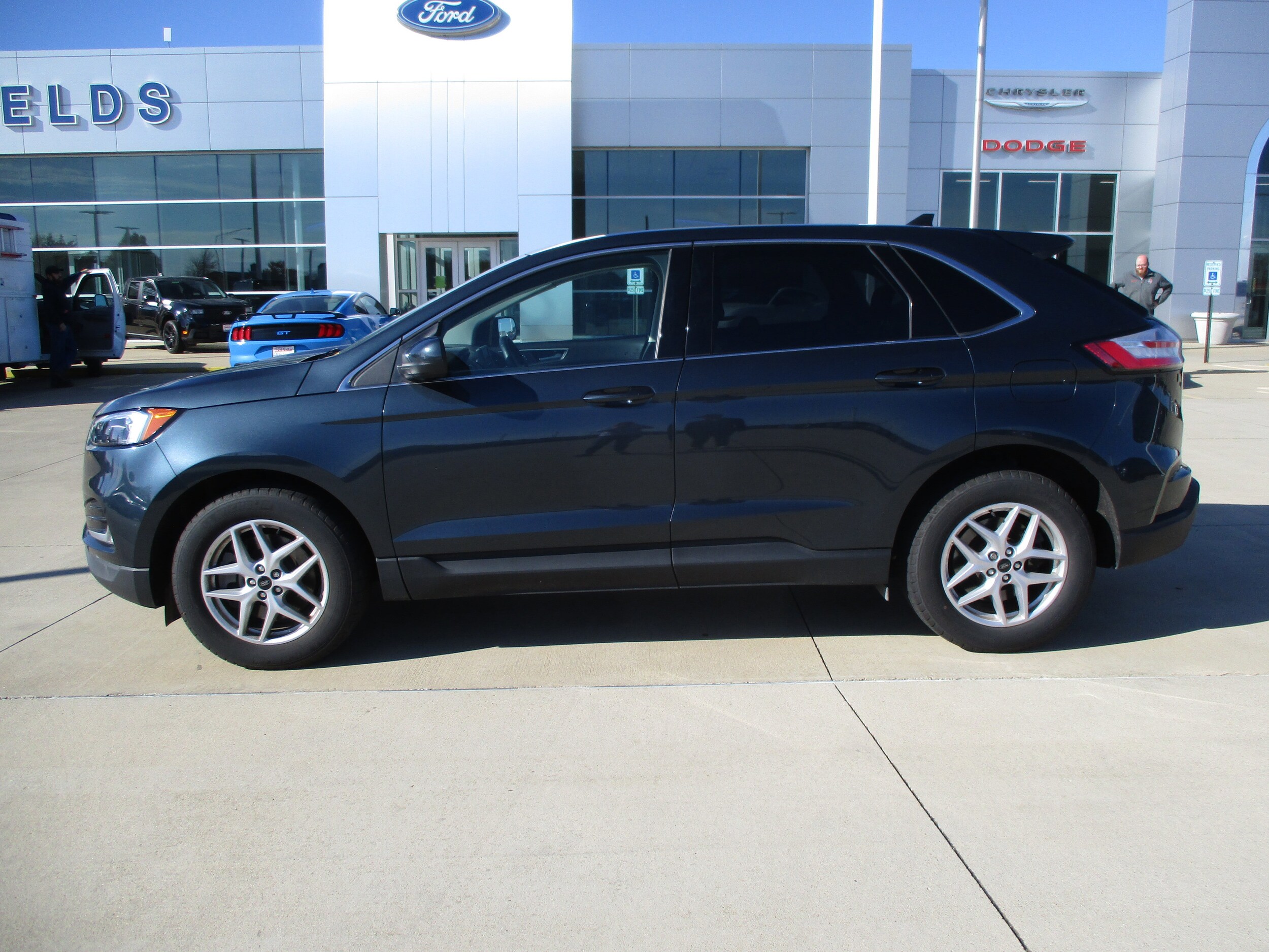 2024 Ford Edge SEL photo 2