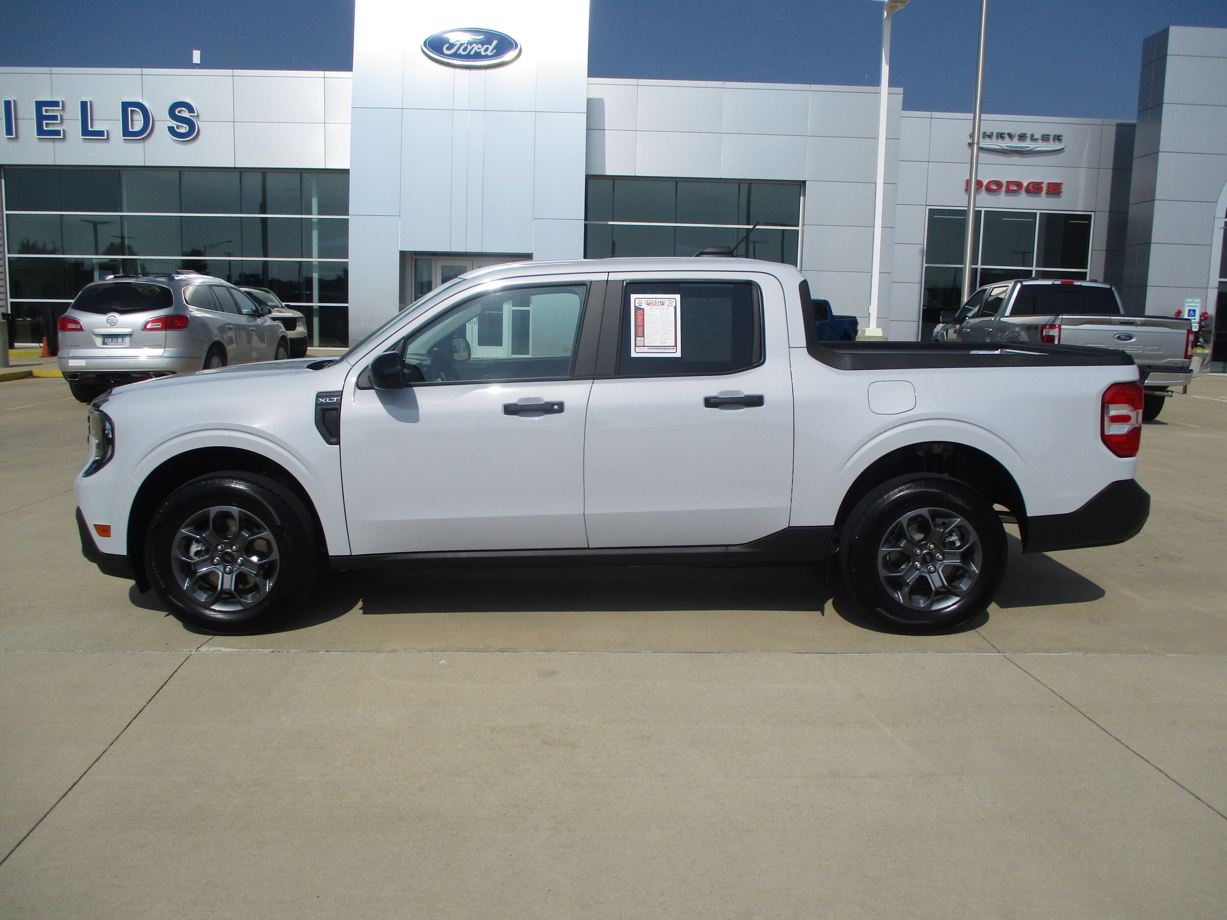 2025 Ford Maverick XLT photo 2