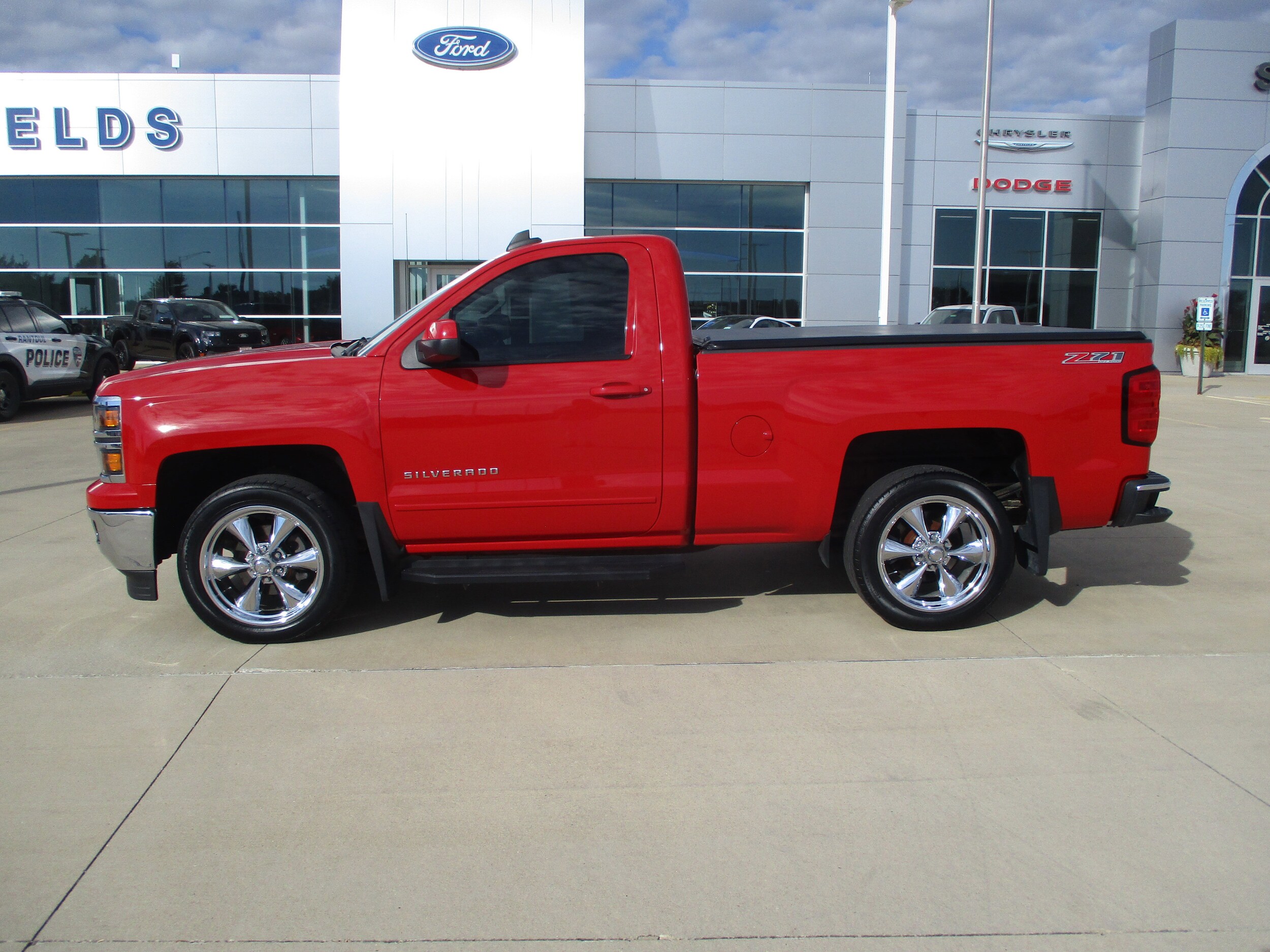 2015 Chevrolet Silverado 1500 LT photo 2