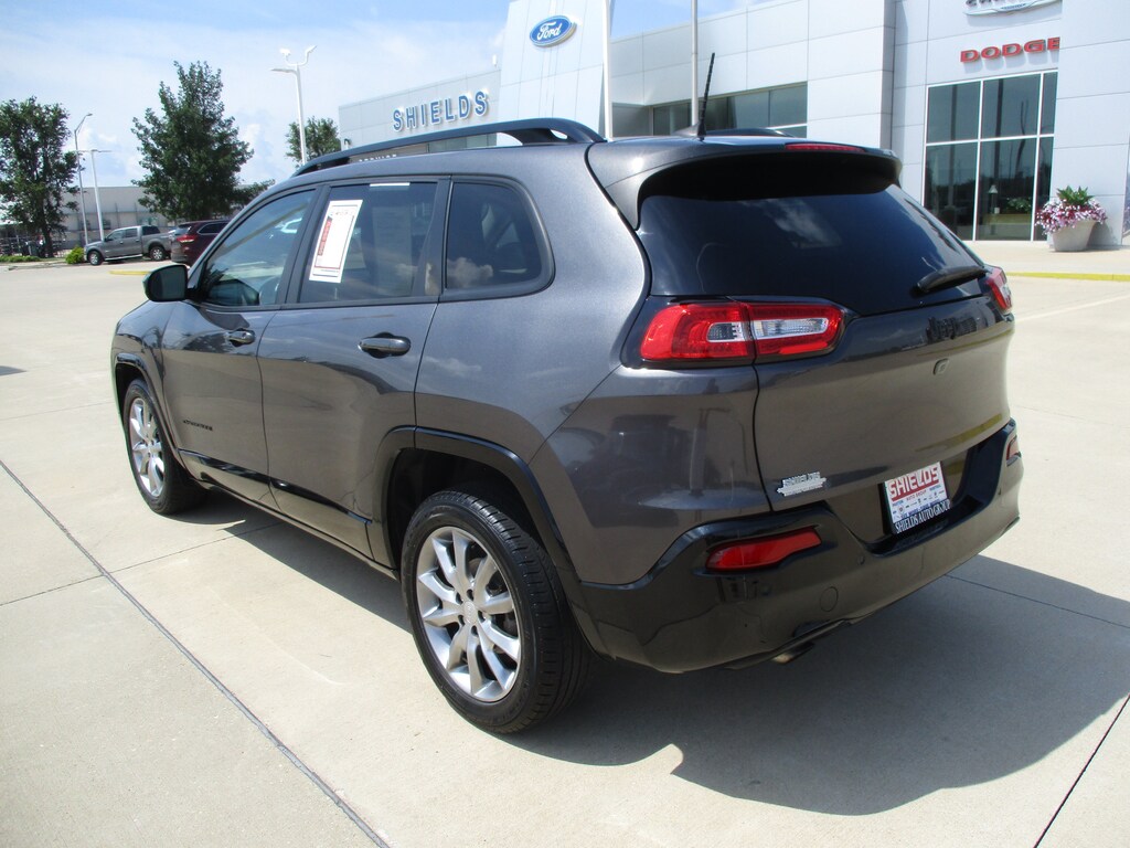 Used 2018 Jeep Cherokee Latitude FWD SUV