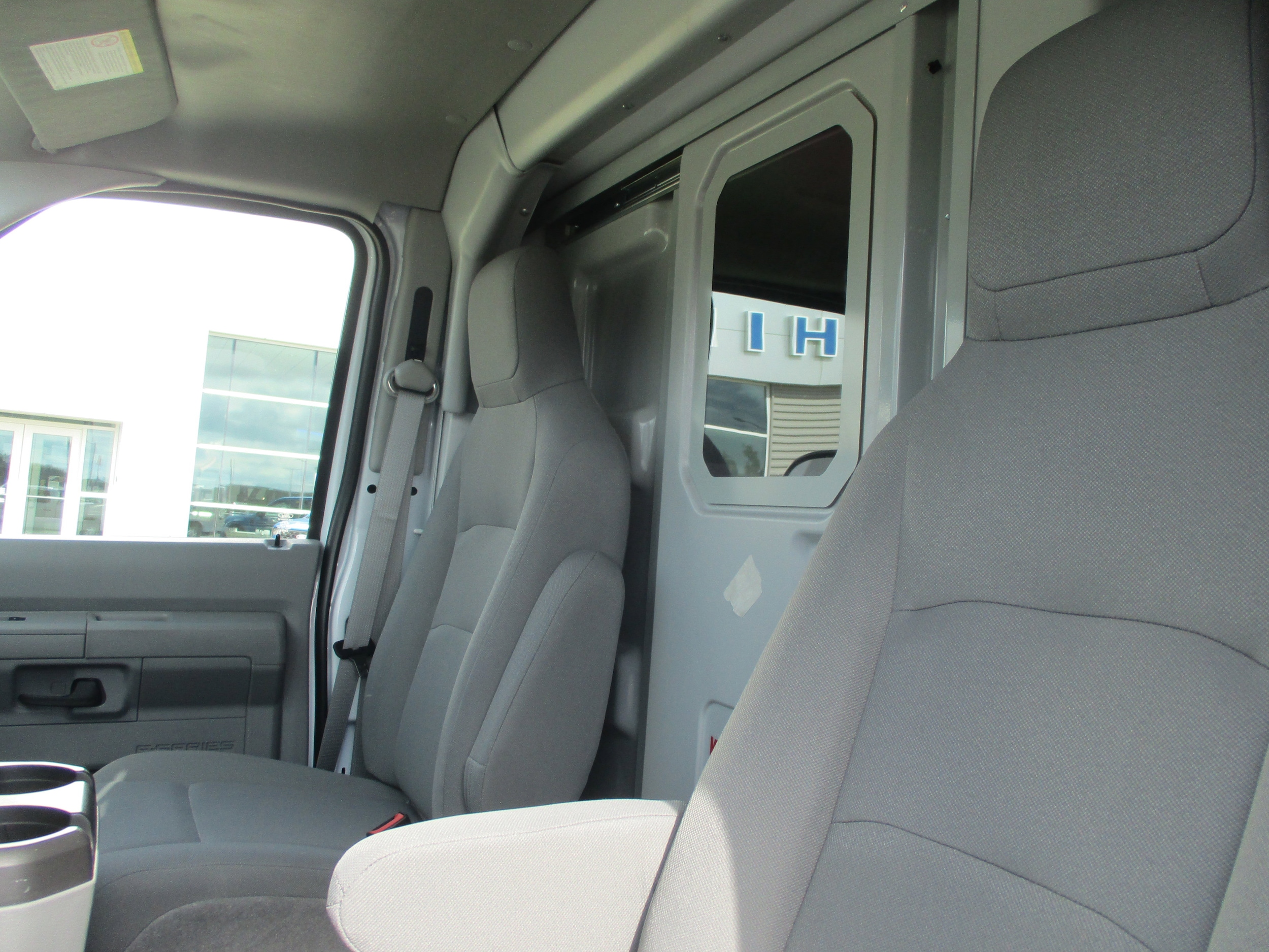 2026 Ford E-Series Cutaway Base - Photo 24