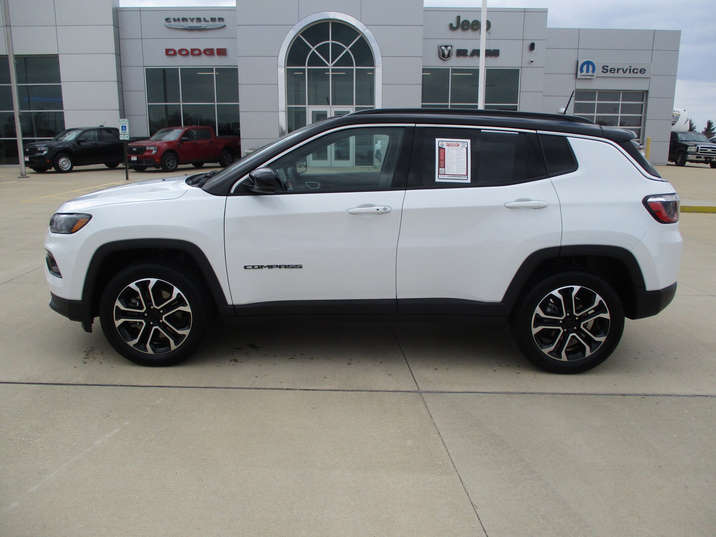 2024 Jeep Compass Limited photo 2