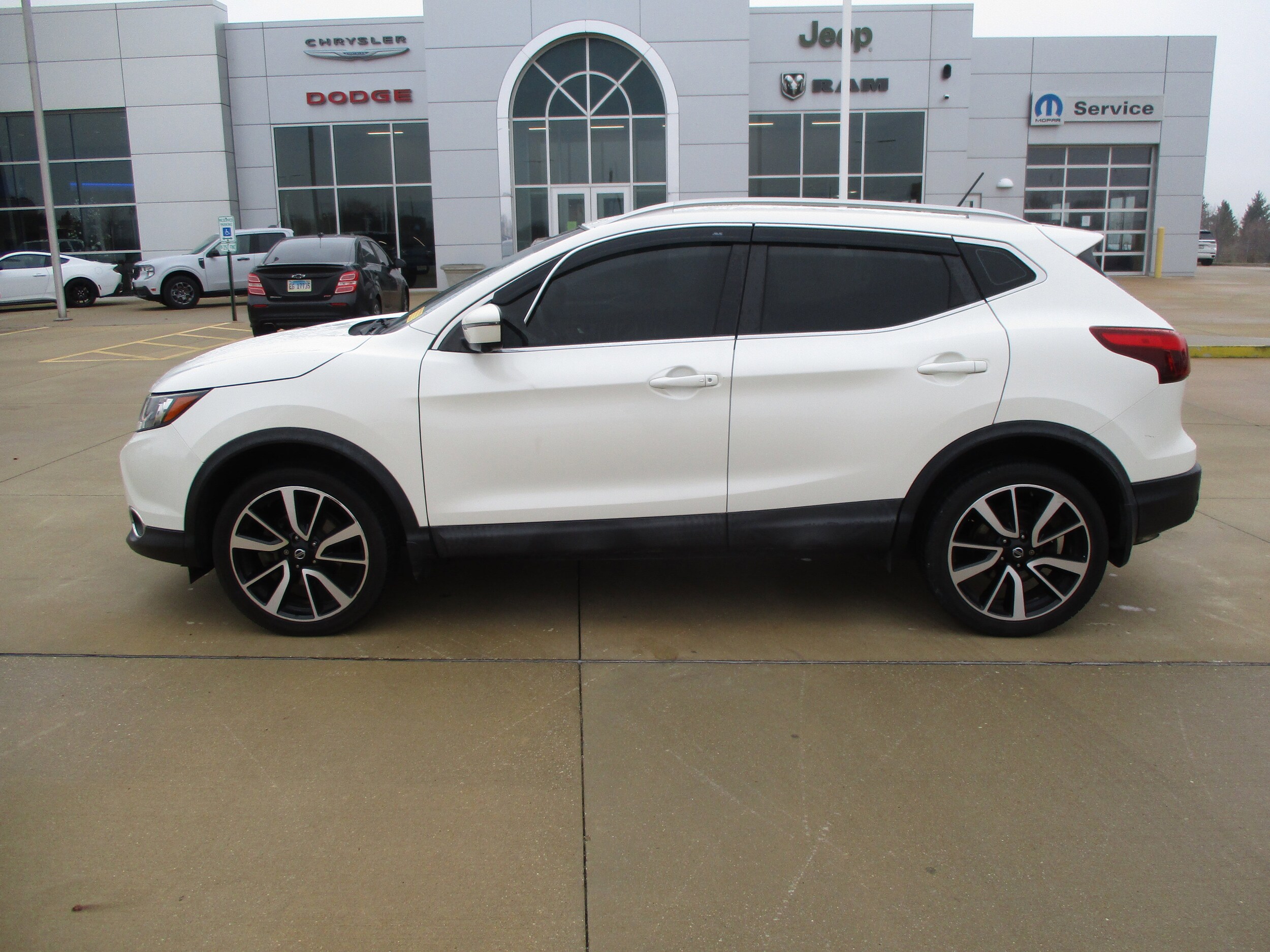 2019 Nissan Rogue Sport SL photo 2