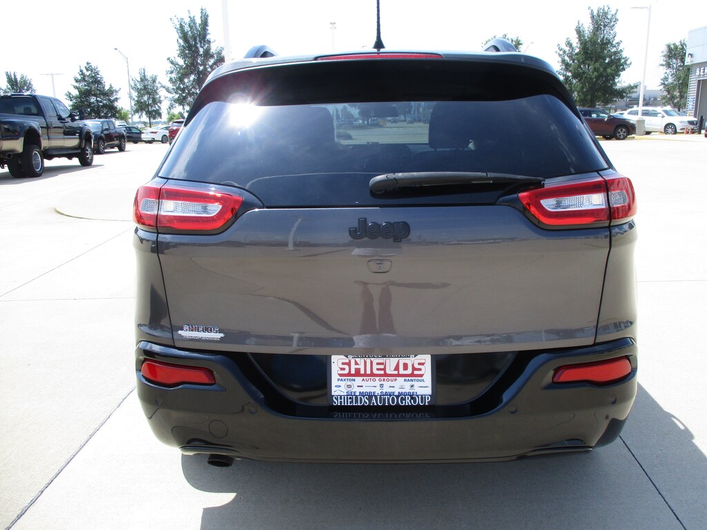 Used 2018 Jeep Cherokee Latitude FWD SUV