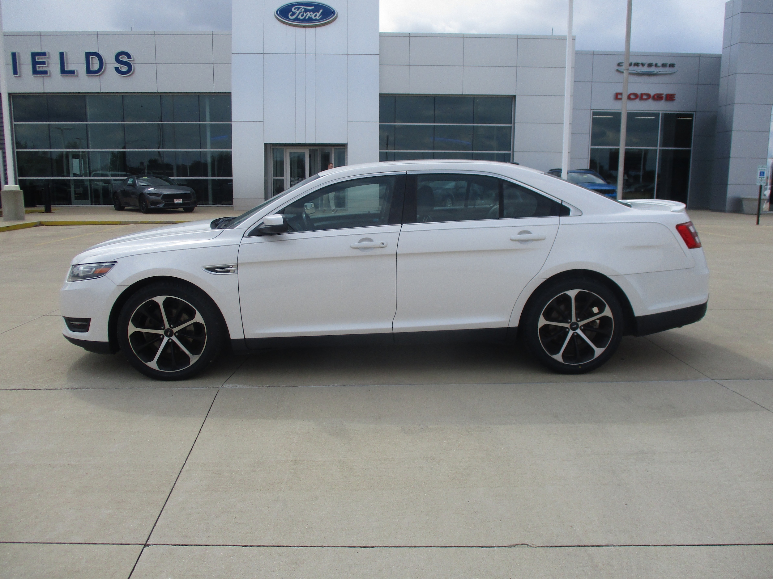 Used 2016 Ford Taurus SEL with VIN 1FAHP2E81GG107493 for sale in Rantoul, IL
