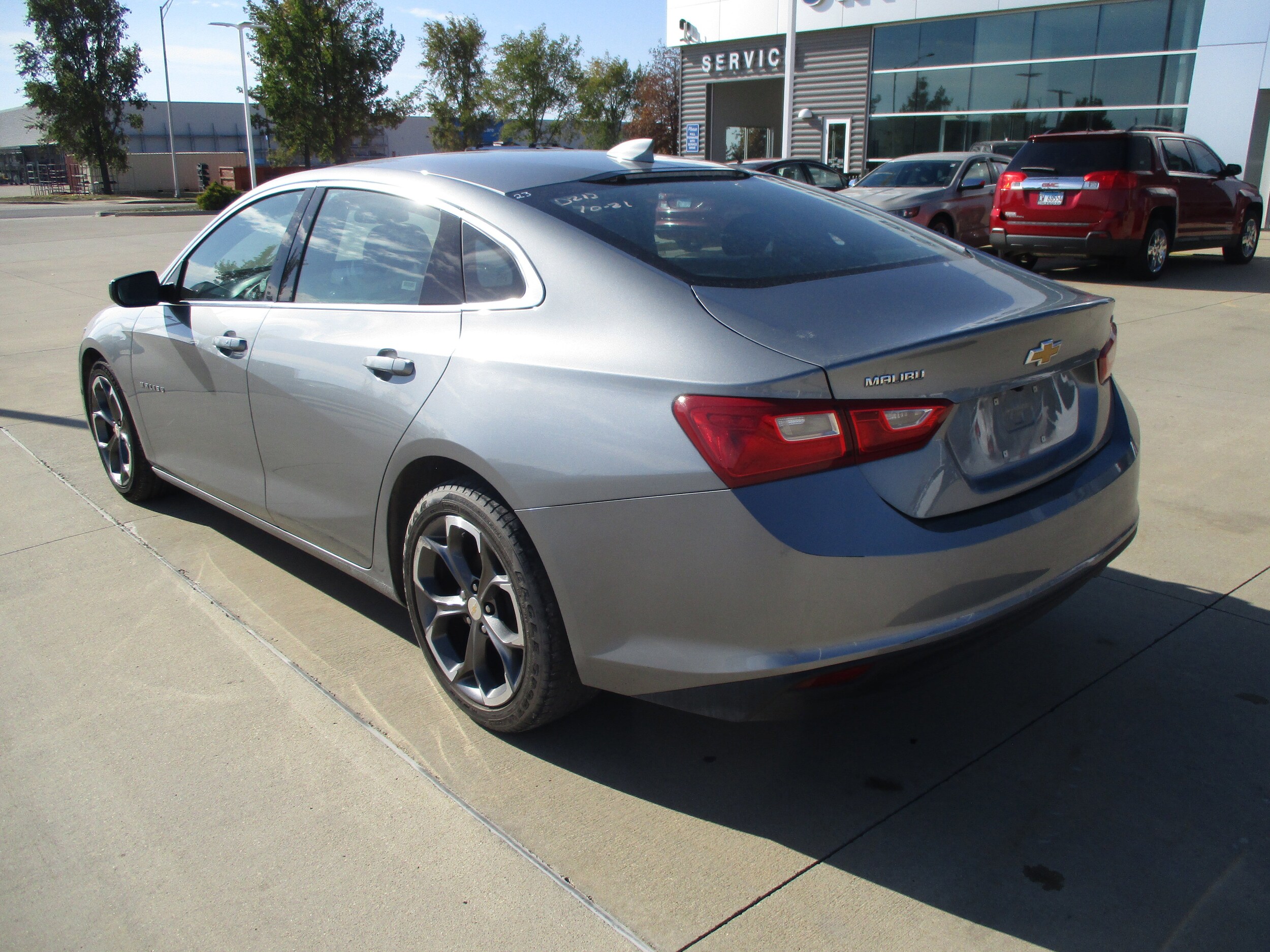 2023 Chevrolet Malibu 1LT photo 2