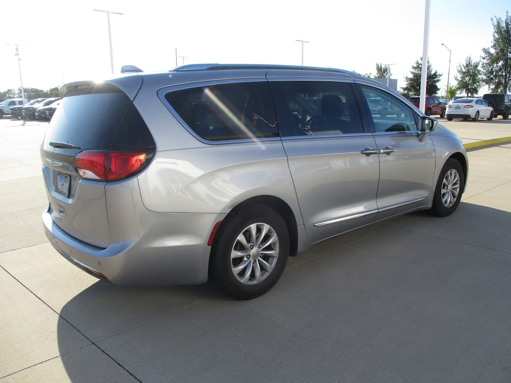 Used 2018 Chrysler Pacifica Touring L Van
