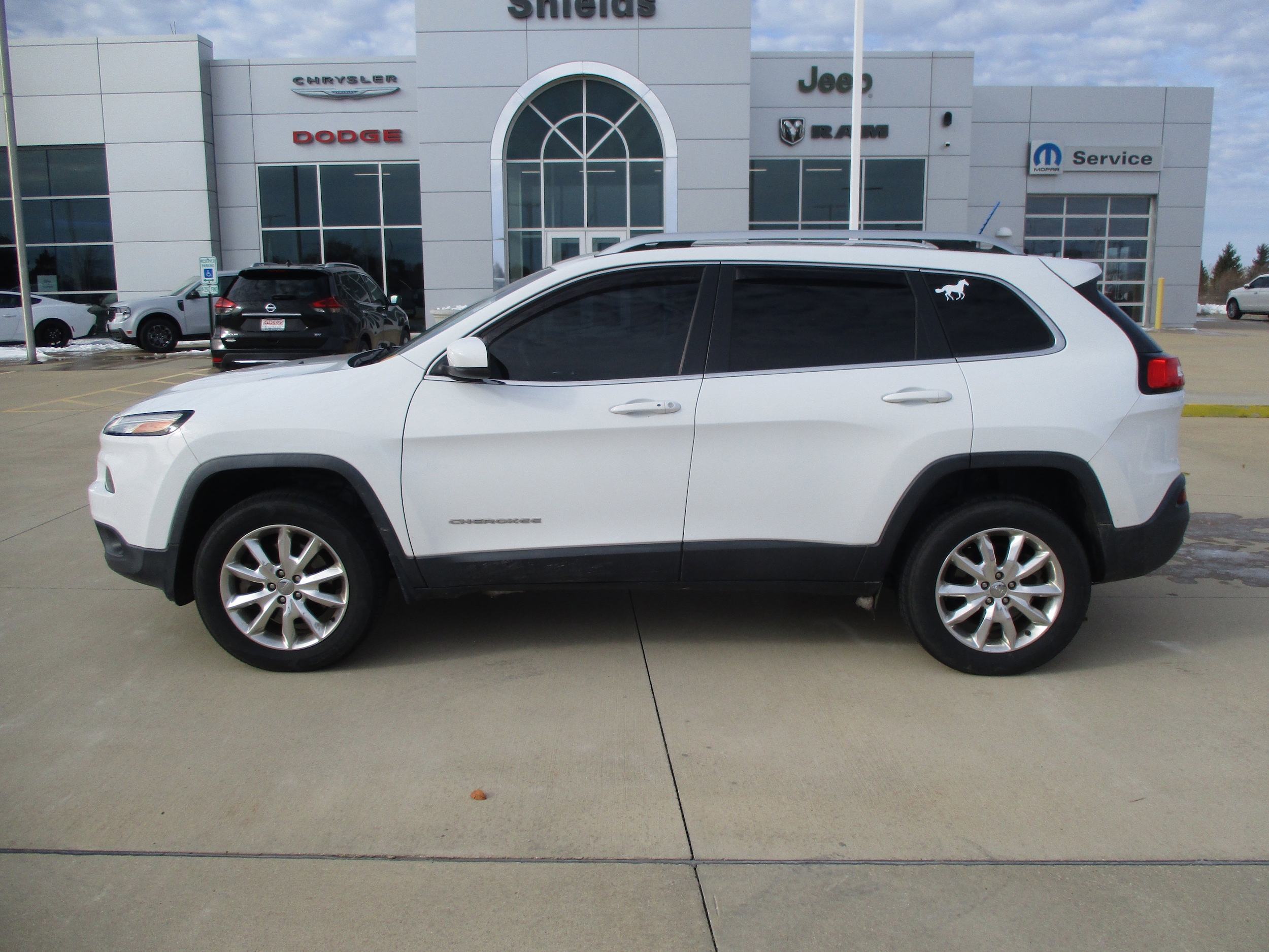 Used 2015 Jeep Cherokee Limited with VIN 1C4PJMDS8FW694067 for sale in Rantoul, IL