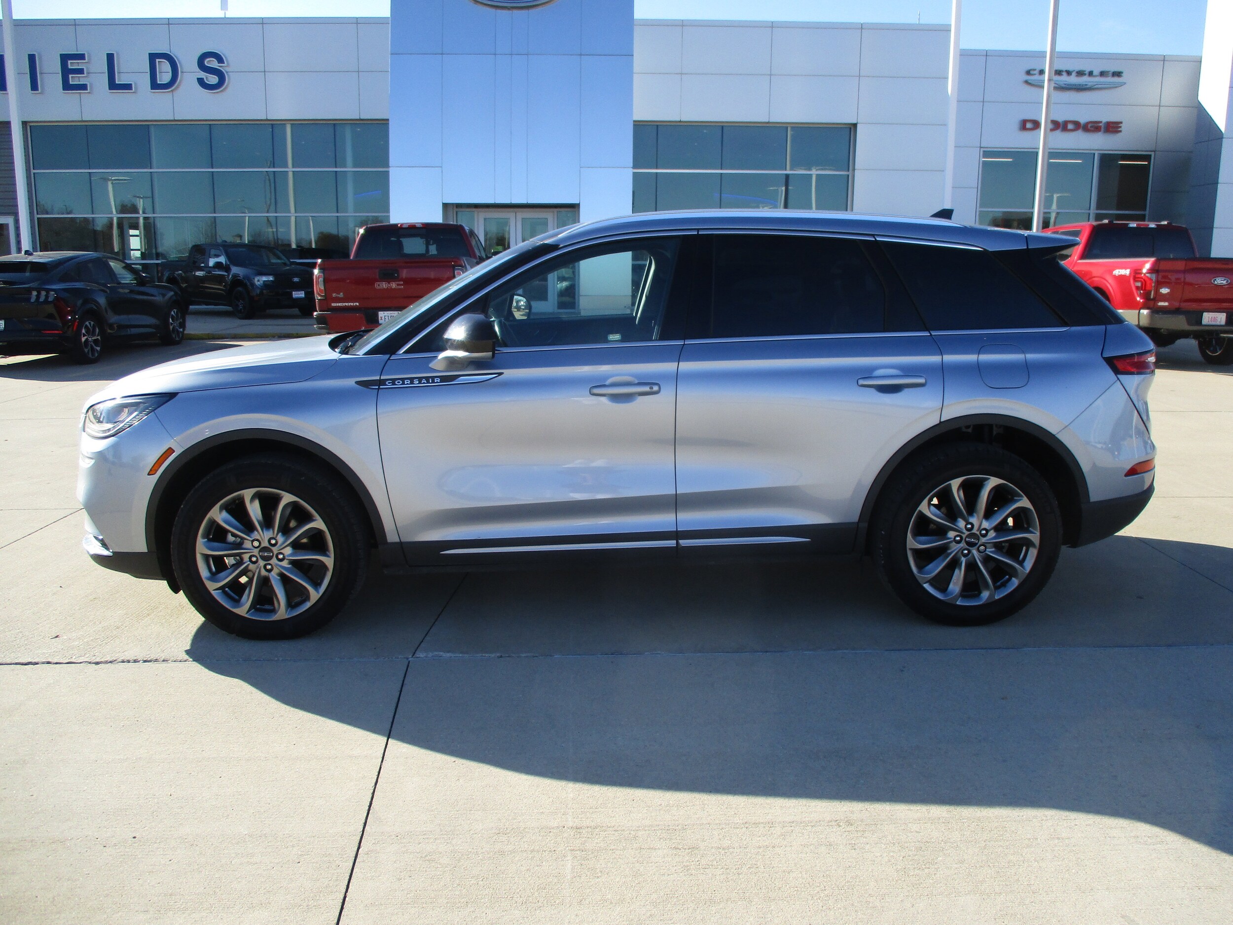 2022 Lincoln Corsair Standard photo 2