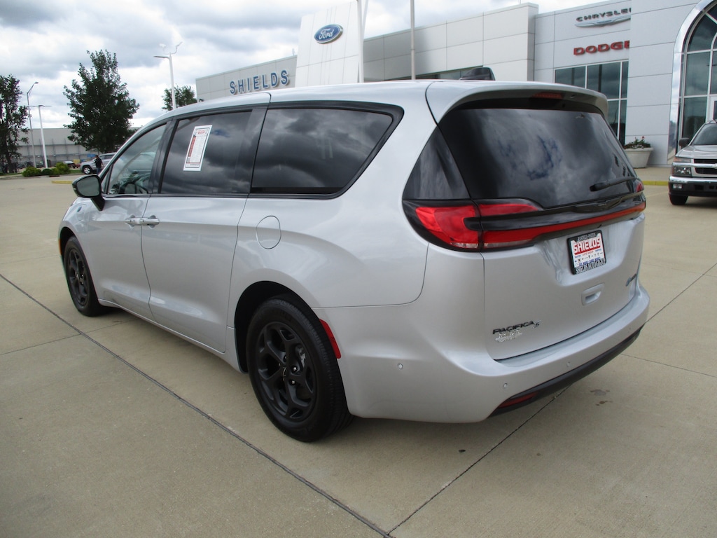 Used 2024 Chrysler Pacifica Plug-In Hybrid Select Van Passenger Van