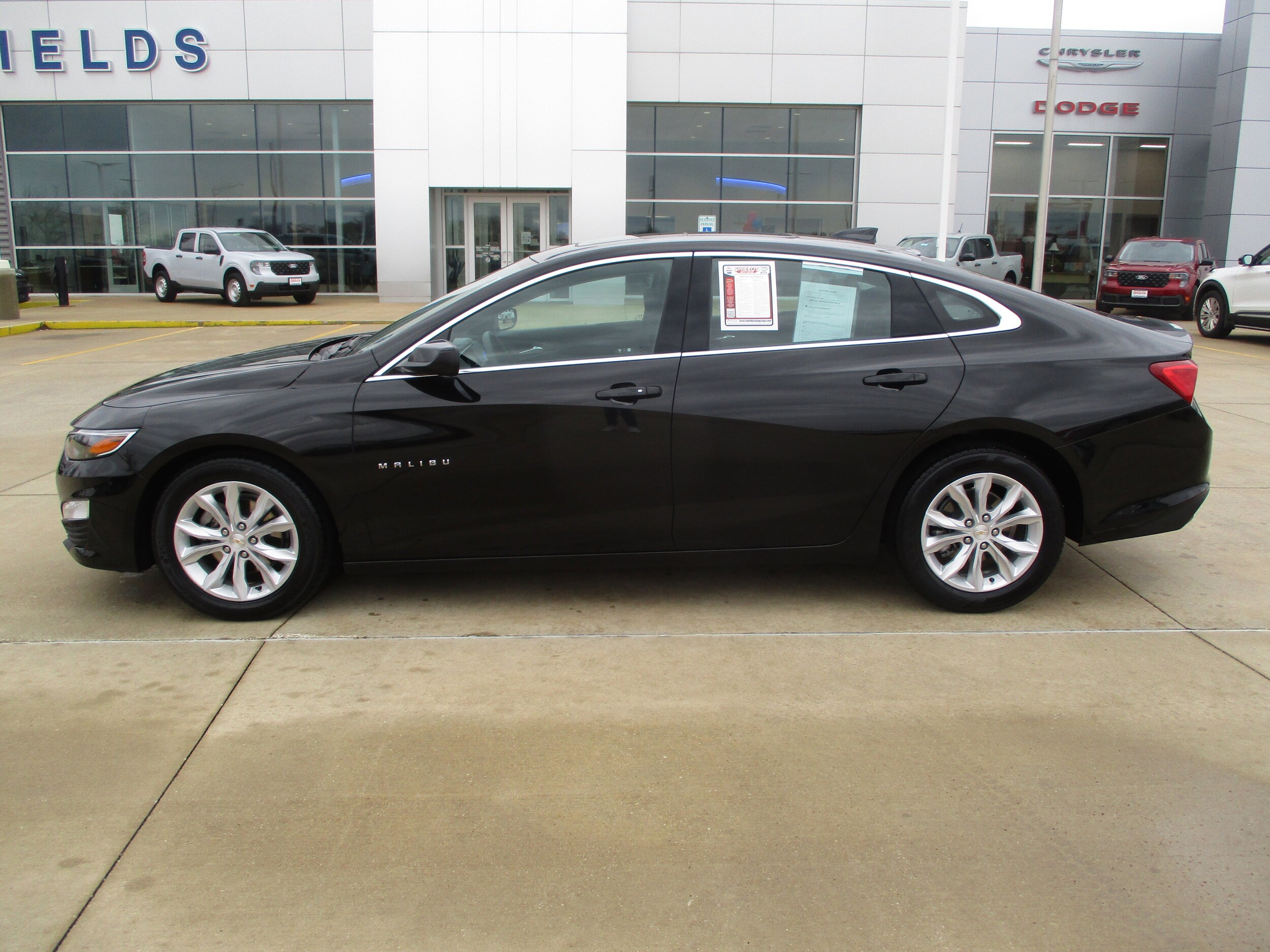 2024 Chevrolet Malibu 1LT photo 2