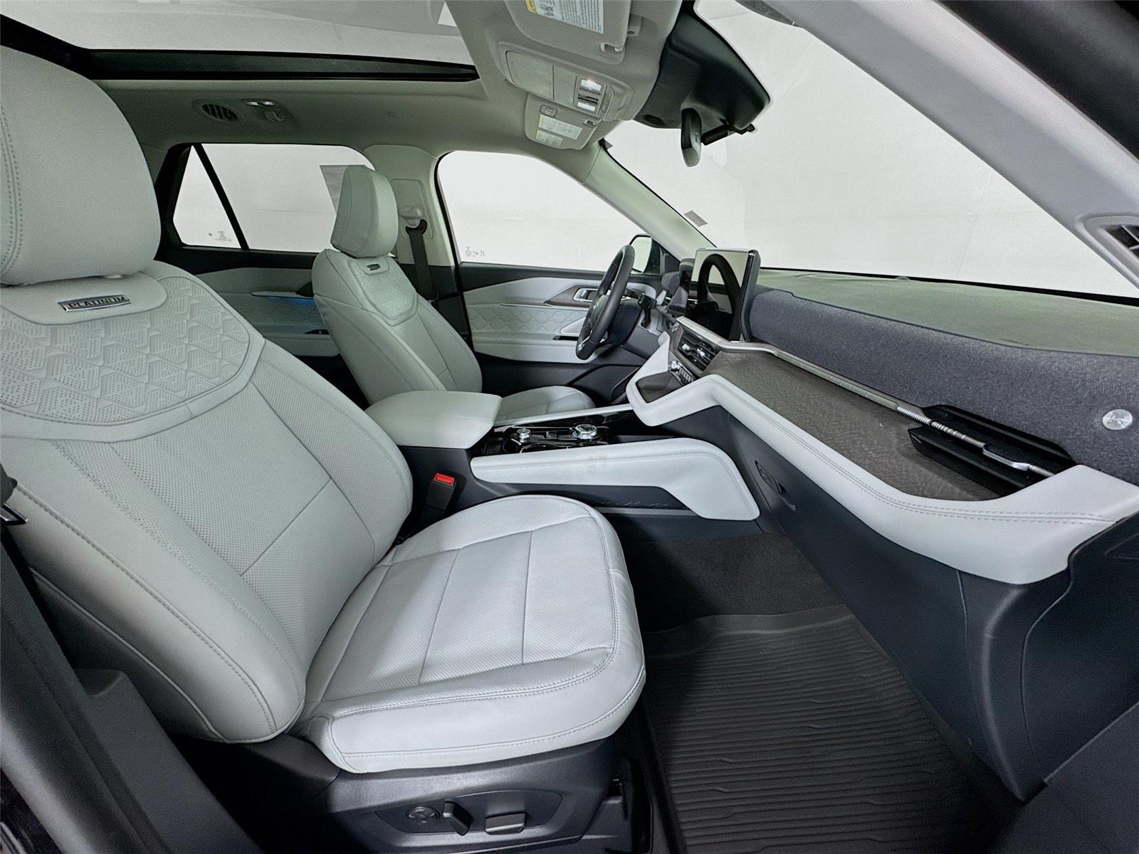 2026 Ford Explorer Platinum - Photo 32