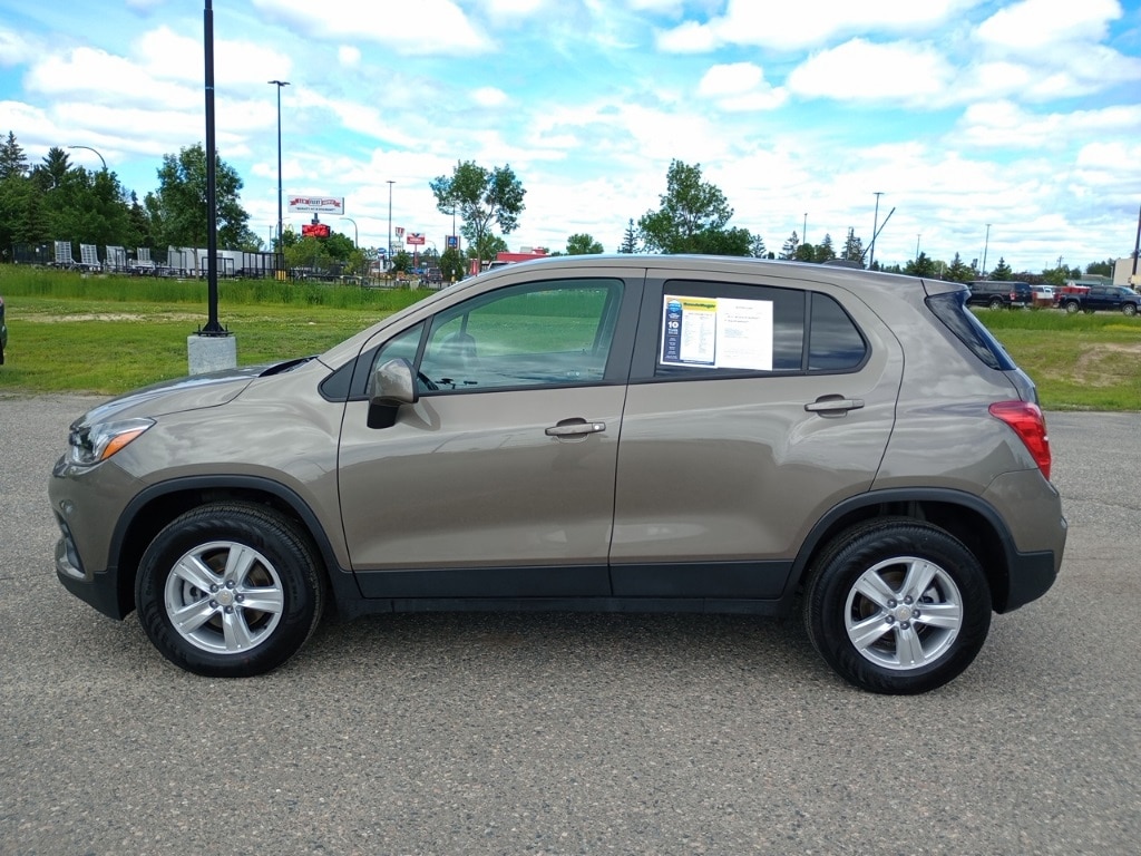 Used 2022 Chevrolet Trax LS with VIN KL7CJNSM4NB508004 for sale in Grand Rapids, Minnesota