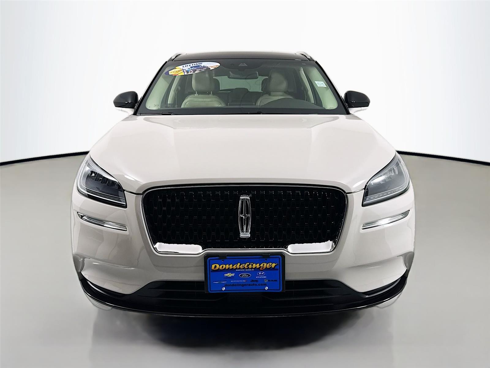 2022 Lincoln Corsair Standard photo 2