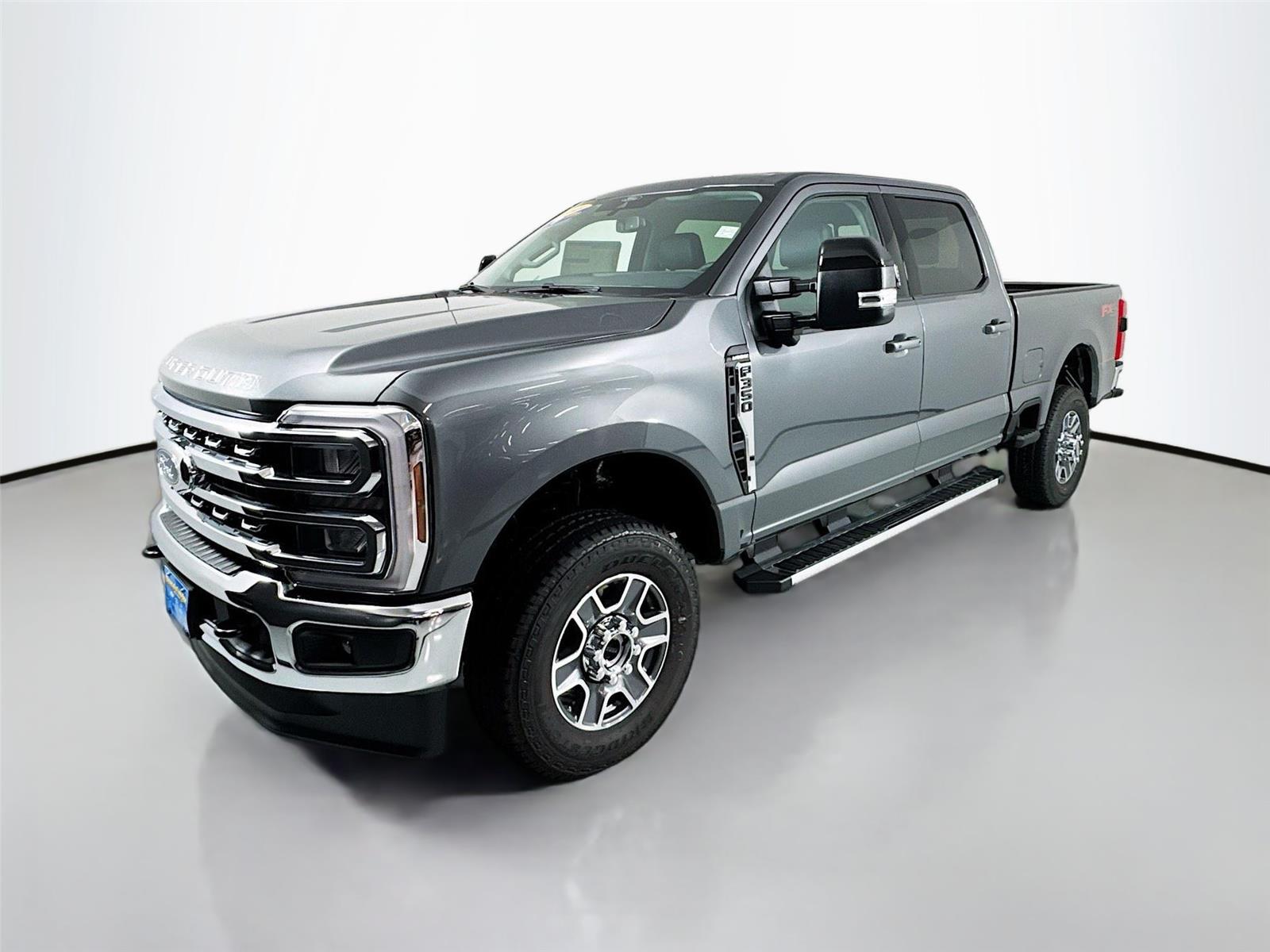 2026 Ford F-350 Lariat photo 3