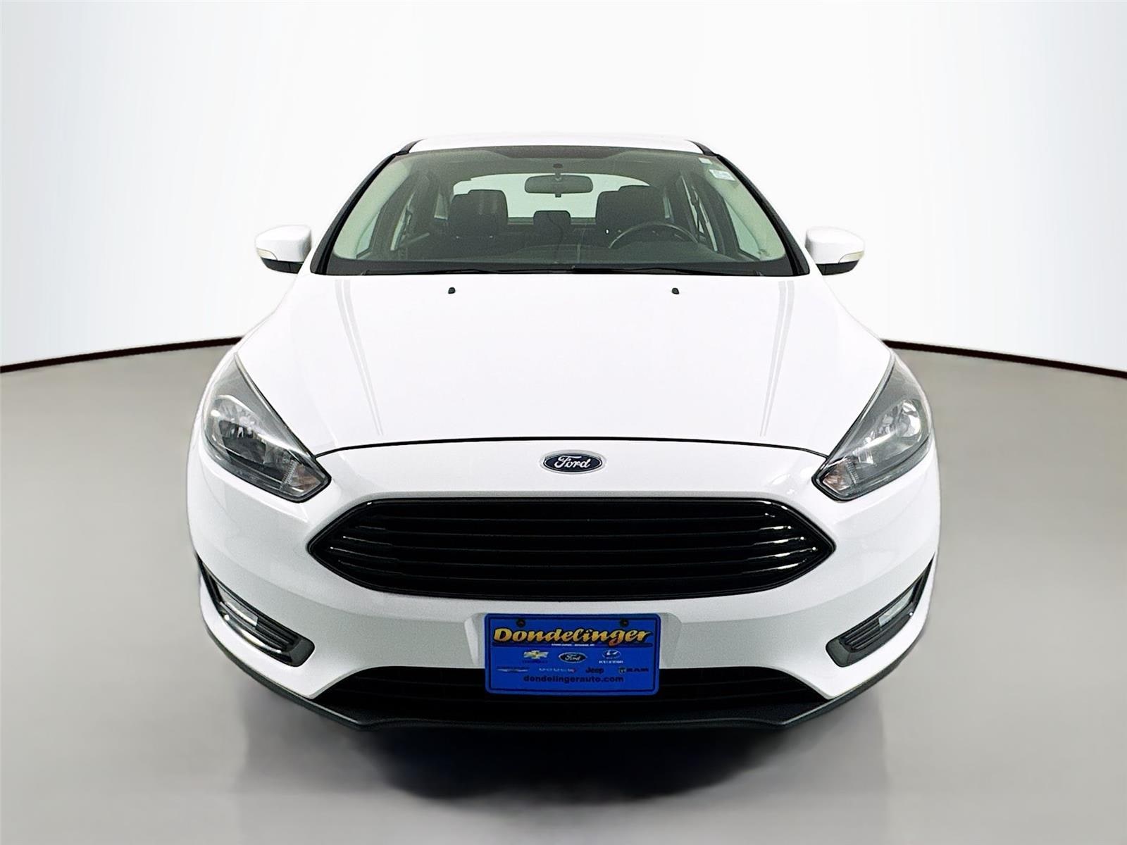 2018 Ford Focus SE photo 2