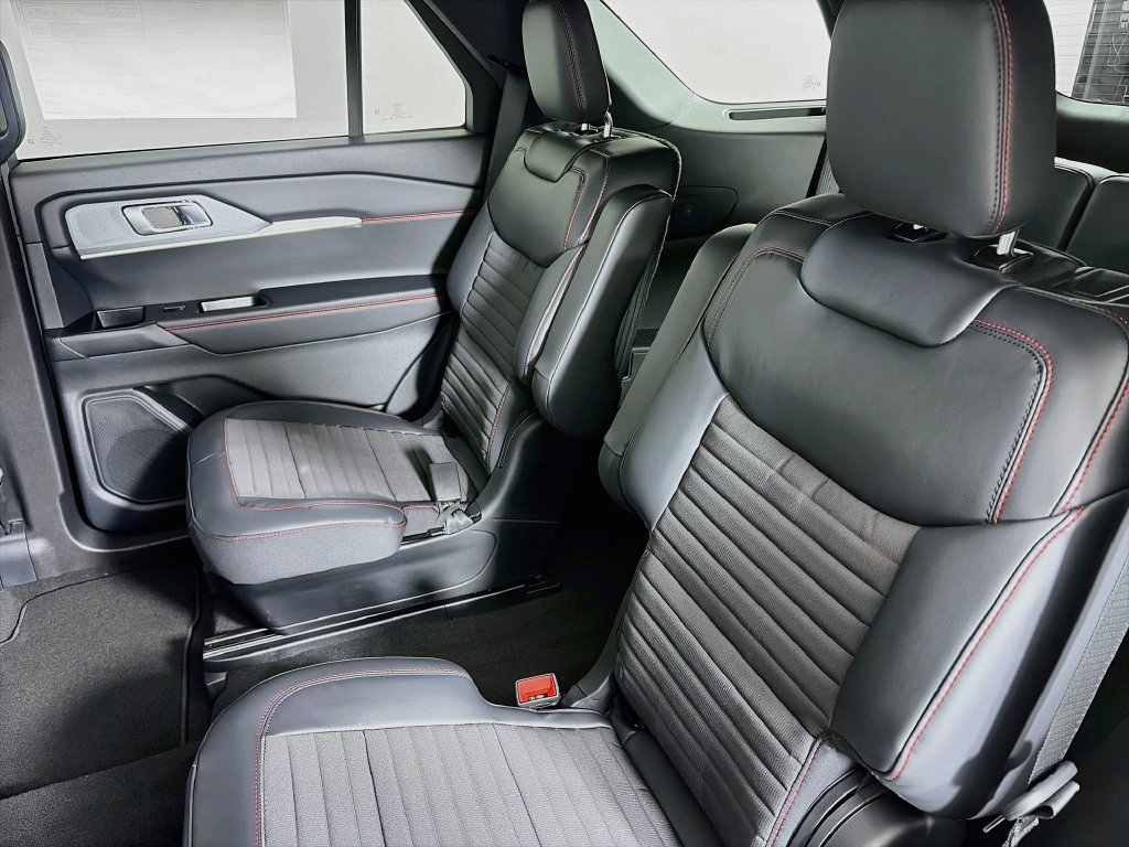 2027 Ford Explorer ST-LINE - Photo 23