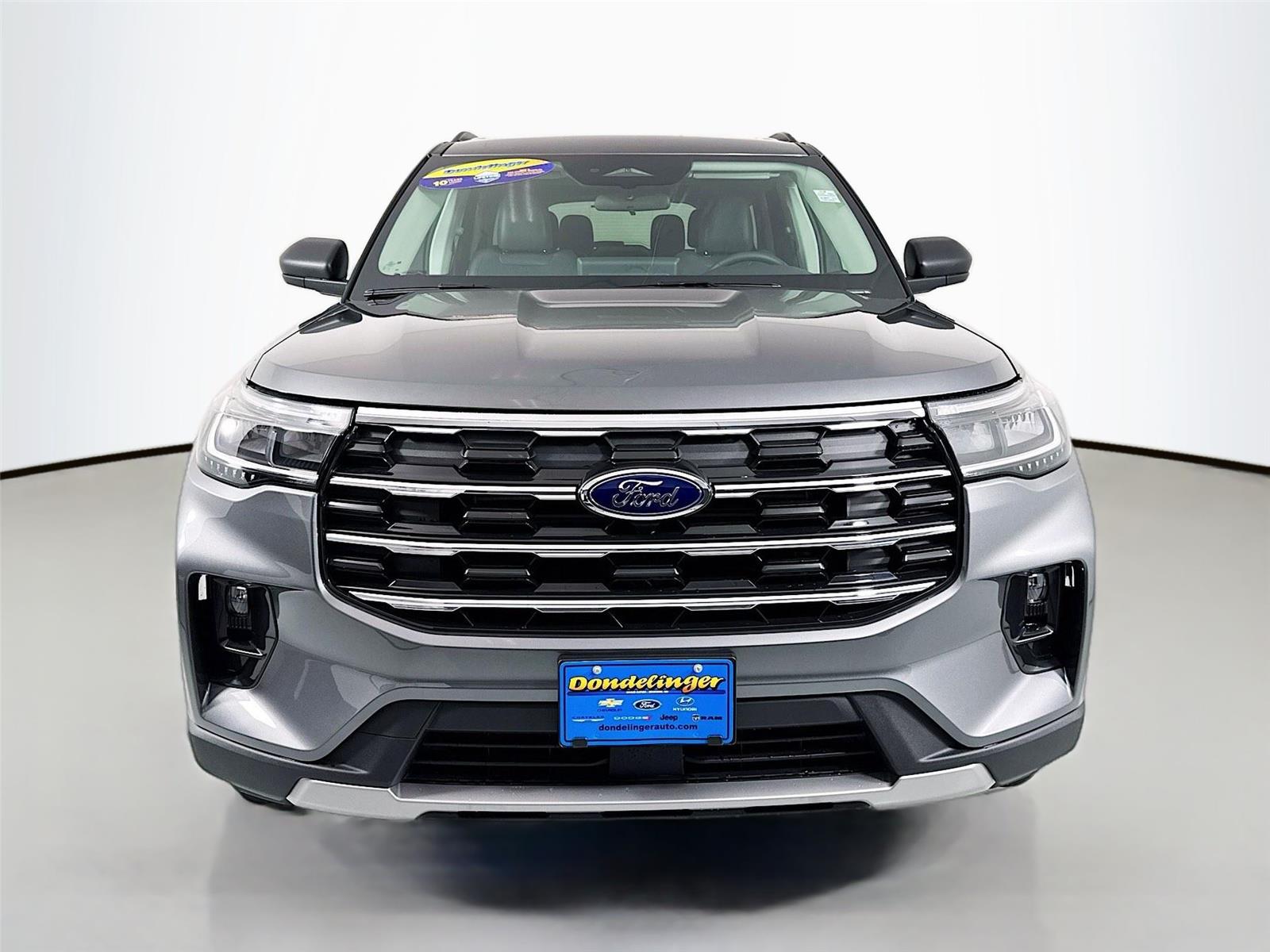 2025 Ford Explorer photo 2