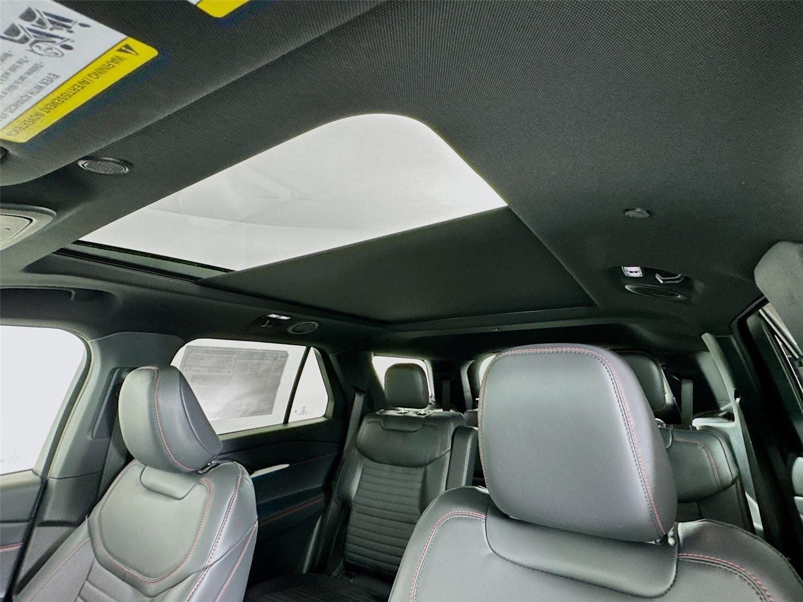 2026 Ford Explorer ST-Line - Photo 14