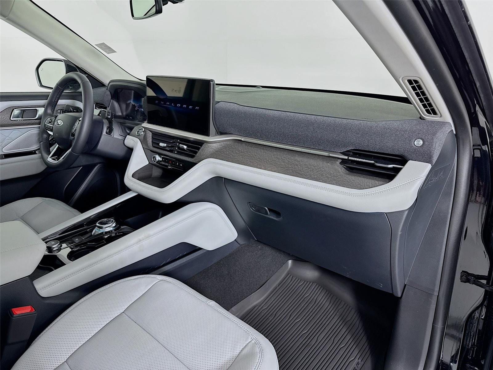 2026 Ford Explorer Platinum - Photo 33