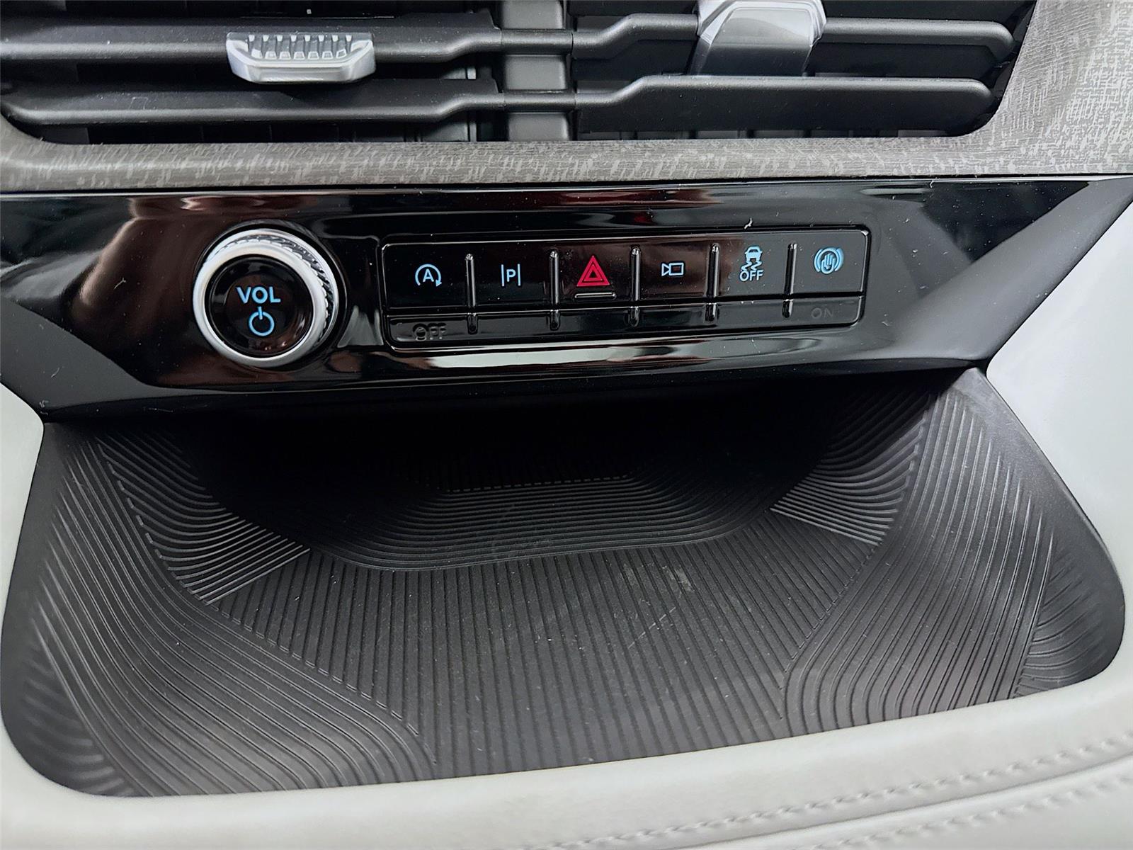 2026 Ford Explorer Platinum - Photo 37
