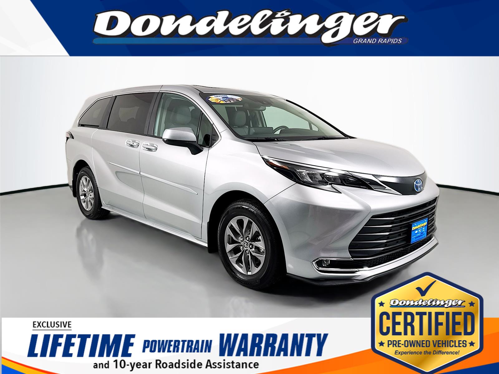 2024 Toyota Sienna XLE's photo