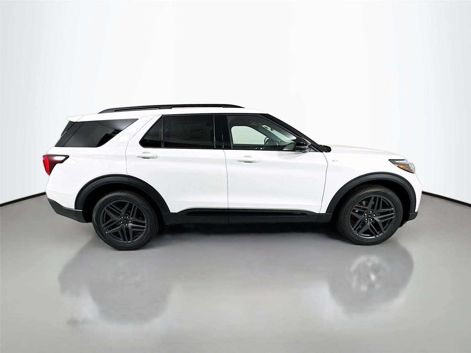 2026 Ford Explorer ST-Line - Photo 8