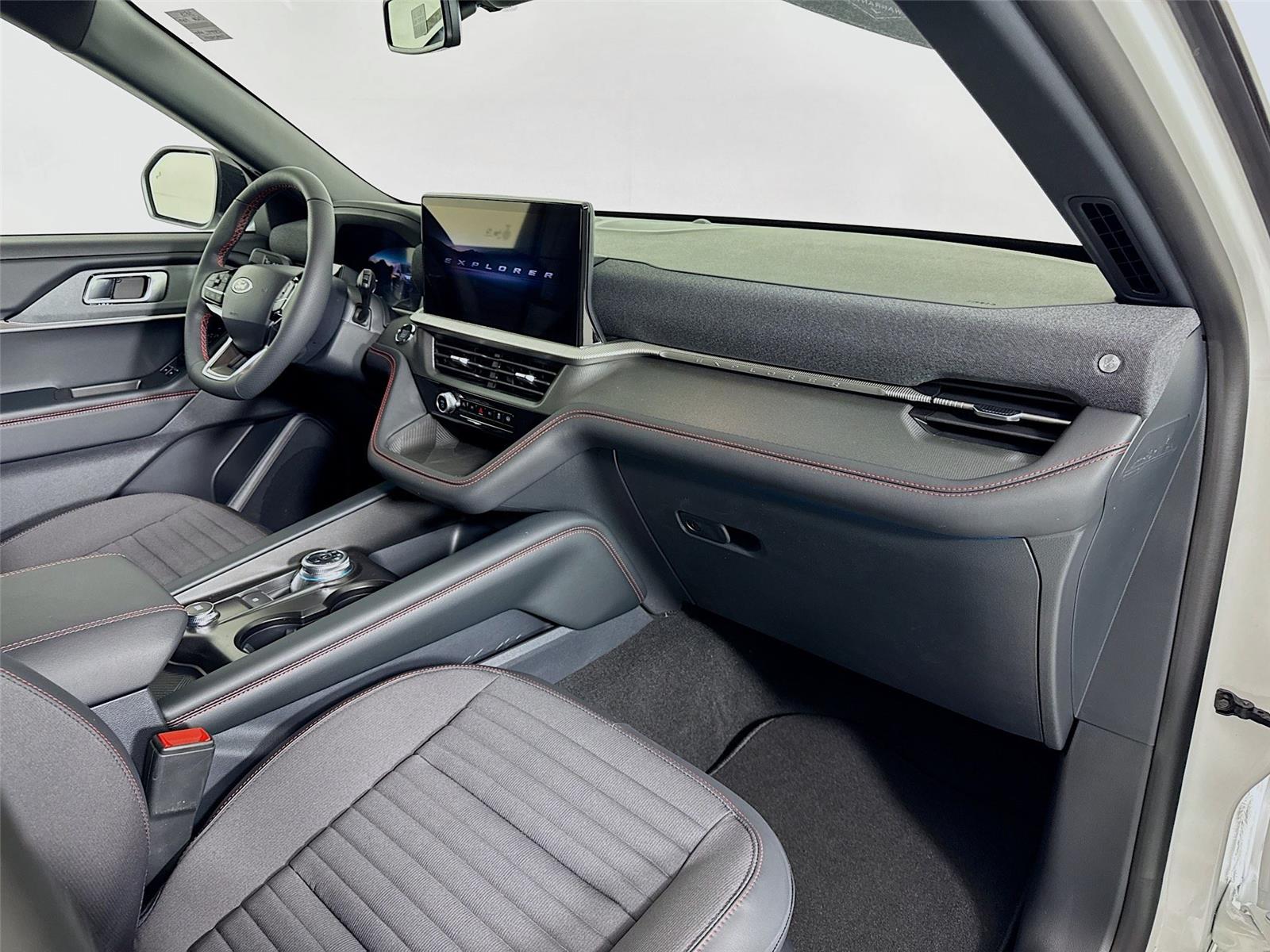 2026 Ford Explorer ST-Line - Photo 33