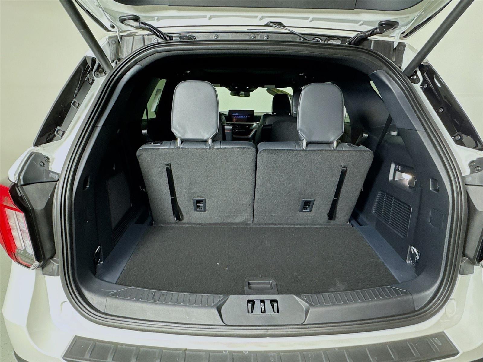 2026 Ford Explorer ST-Line - Photo 29