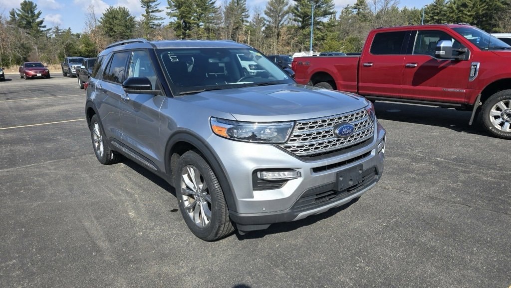 2023 Ford Explorer Limited's photo