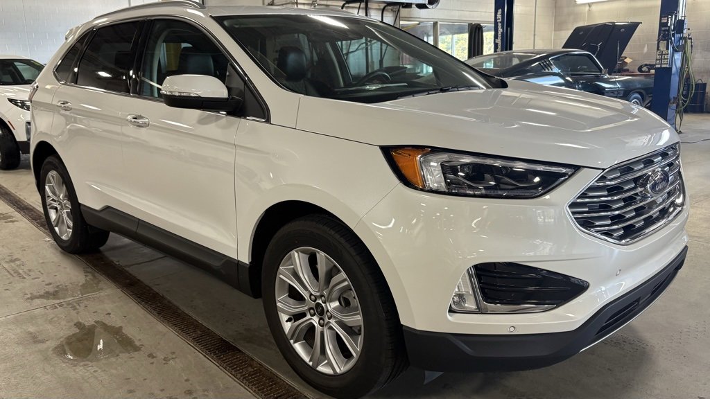 2024 Ford Edge Titanium's photo