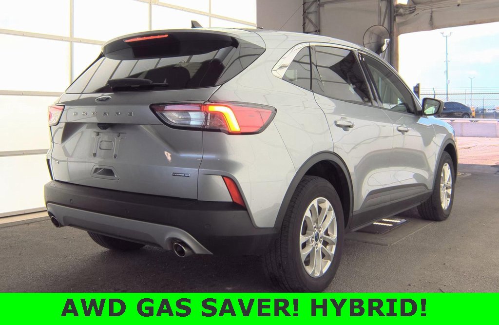 2022 Ford Escape SE Hybrid photo 2
