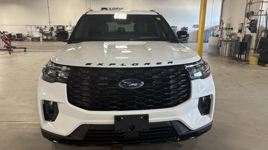 2025 Ford Explorer ST-Line photo 3