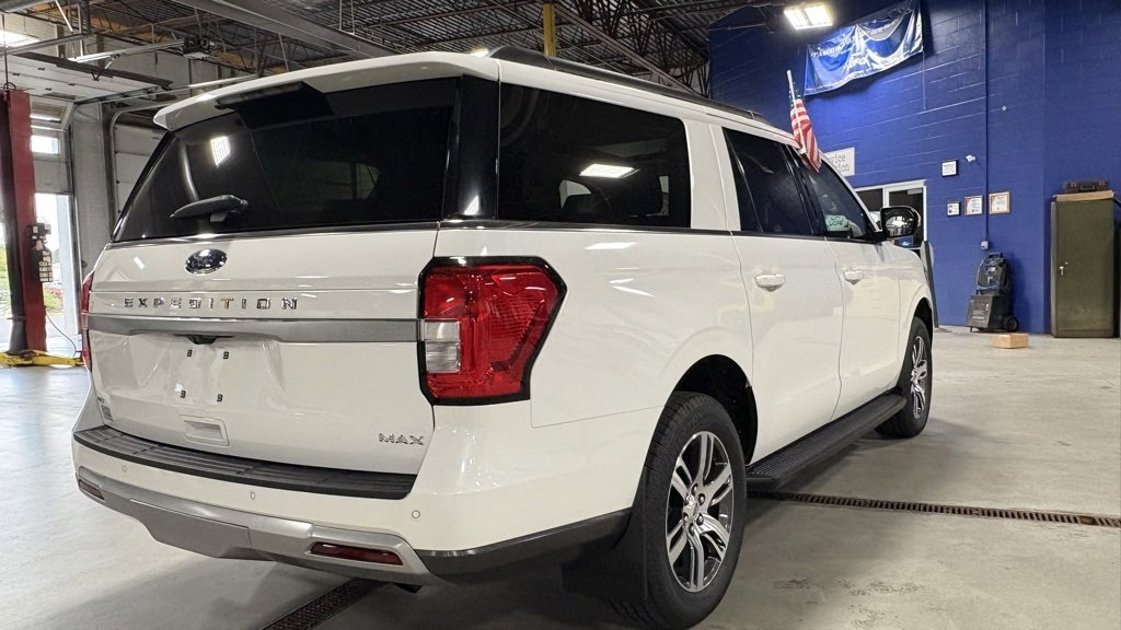 2024 Ford Expedition MAX XLT photo 2