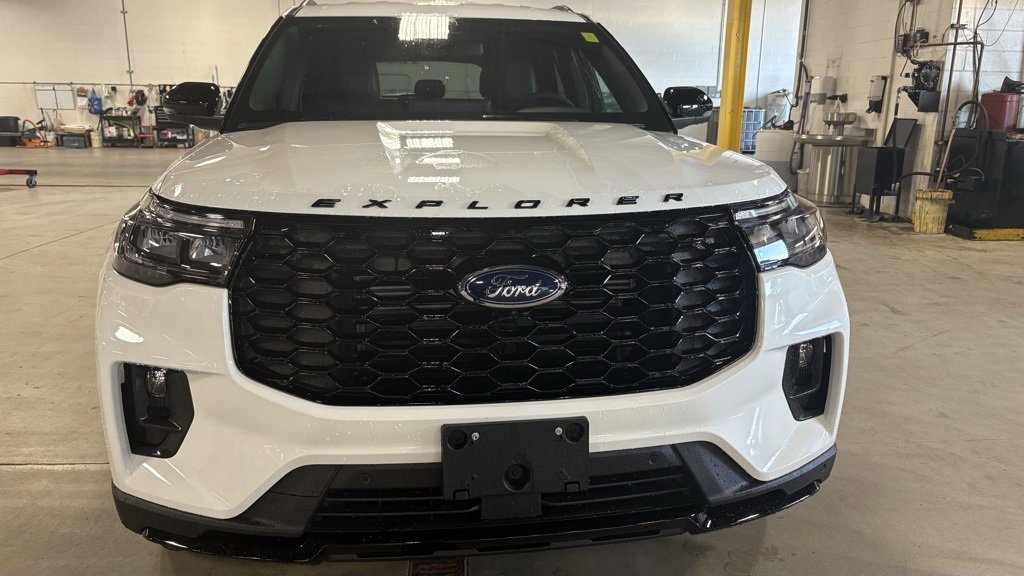 2025 Ford Explorer ST-Line photo 3