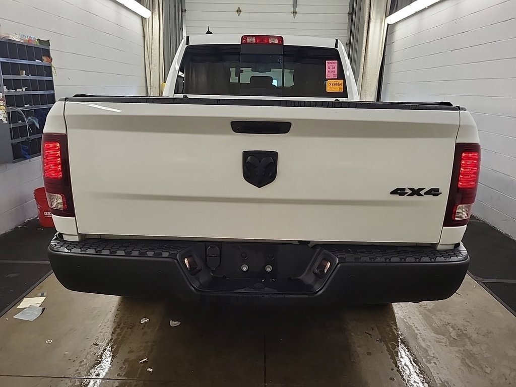 2022 Ram 1500 Classic Warlock photo 3