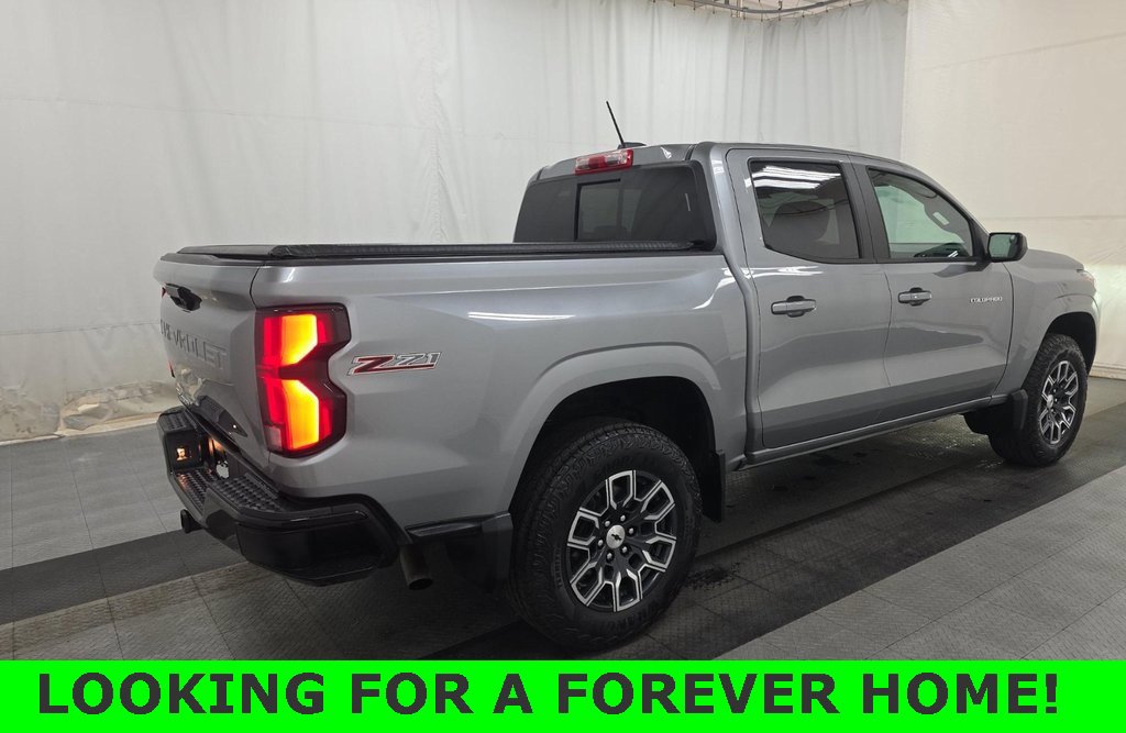 2023 Chevrolet Colorado Z71 photo 2