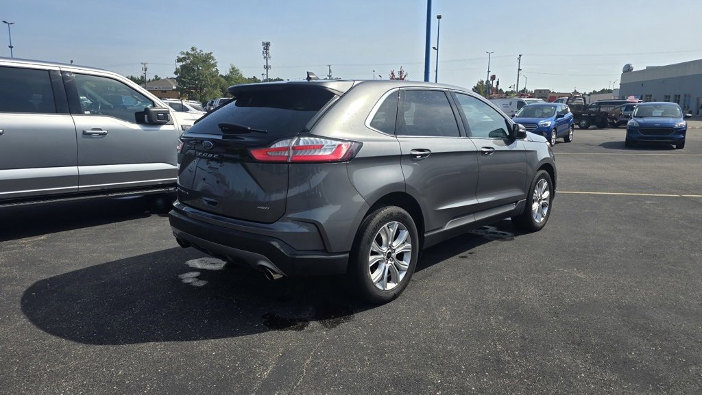 2024 Ford Edge Titanium photo 3