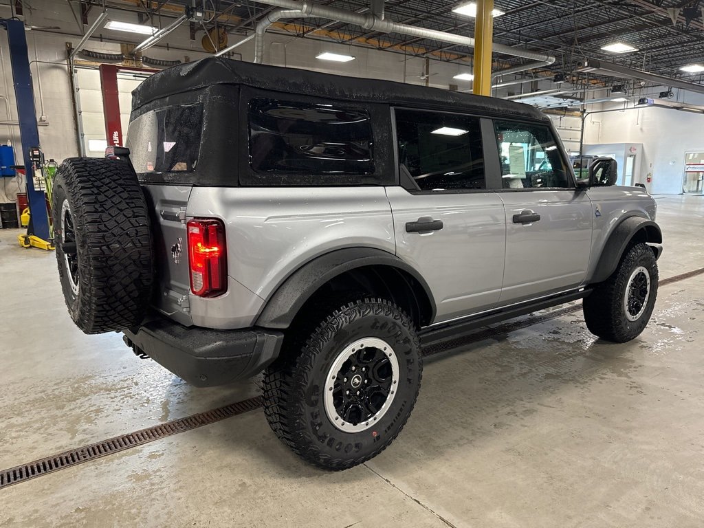 2024 Ford Bronco Black Diamond photo 3