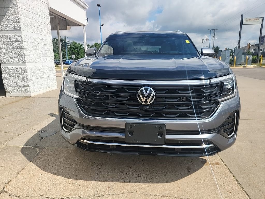 Used 2025 Volkswagen Atlas Cross Sport 2.0T SEL Premium R-Line 2.0T SEL Premium R-Line 4MOTION